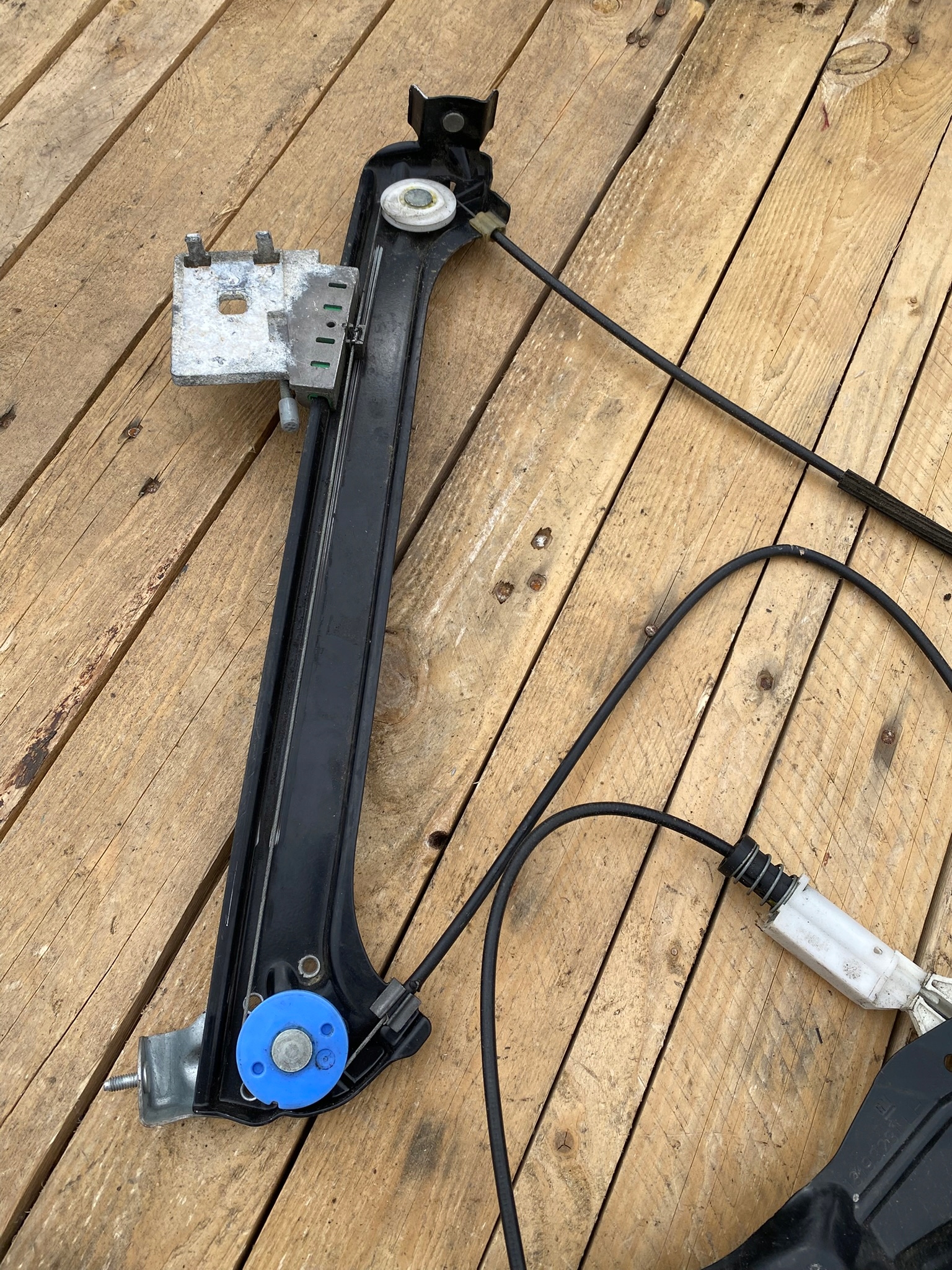 mechanism window regulator left front OPEL ASTRA III H CABRIO 13193231