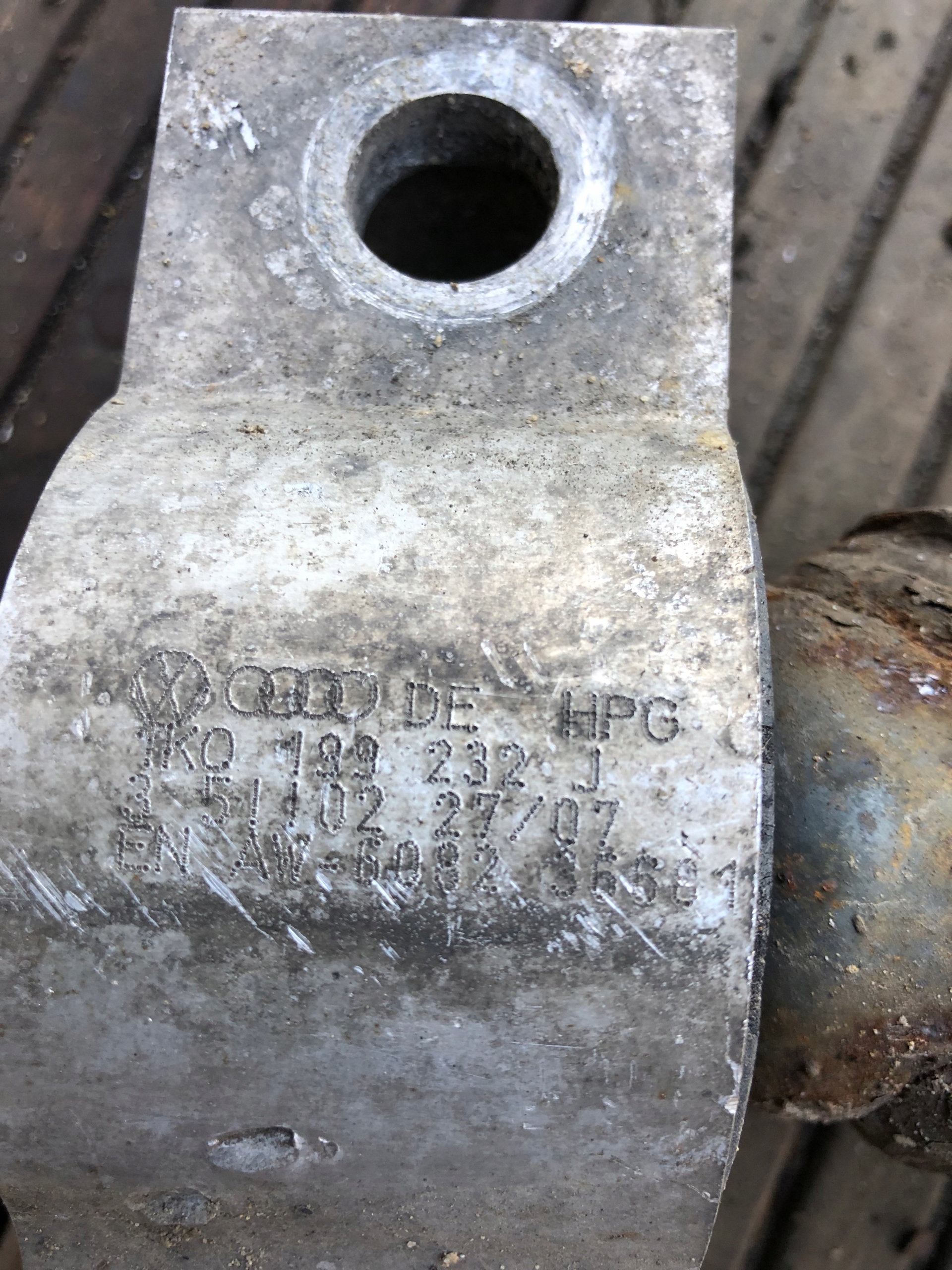 arm right front VW SKODA AUDI 1K0407190E
