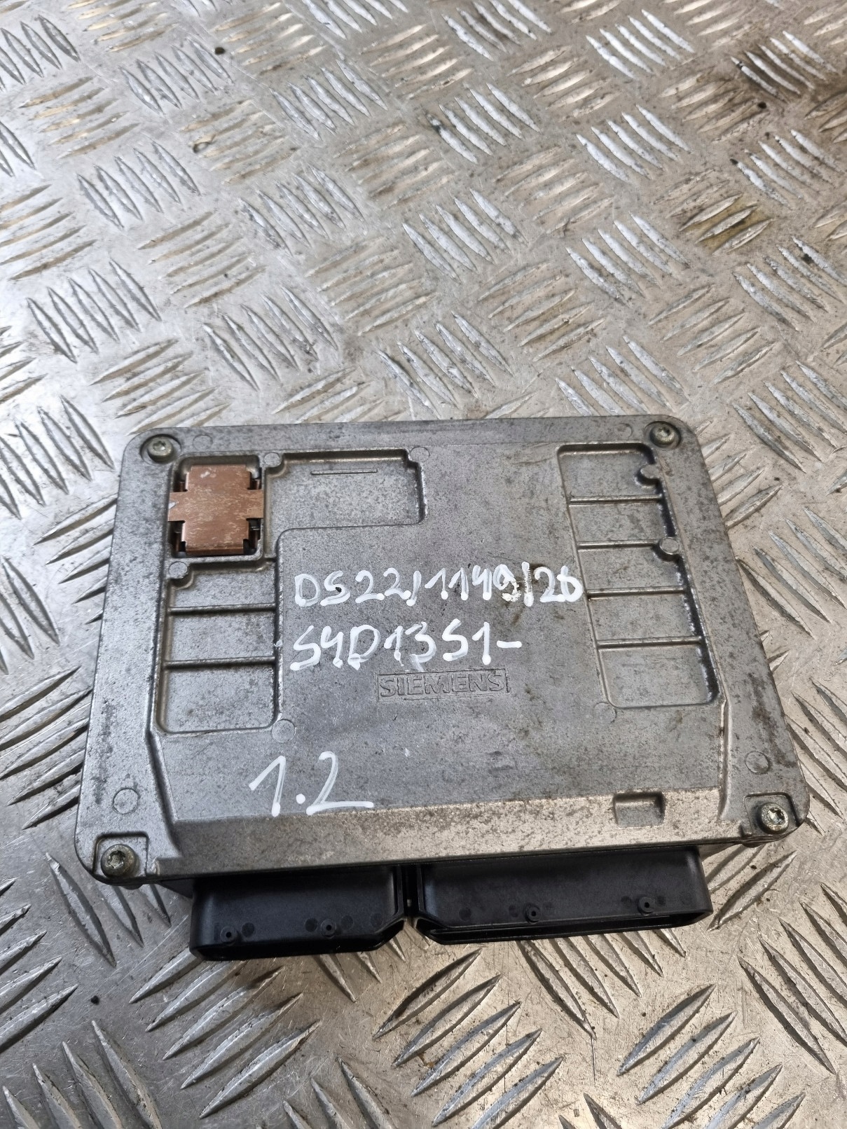 unité de commande électronique uce moteur VW POLO IV 1.2B