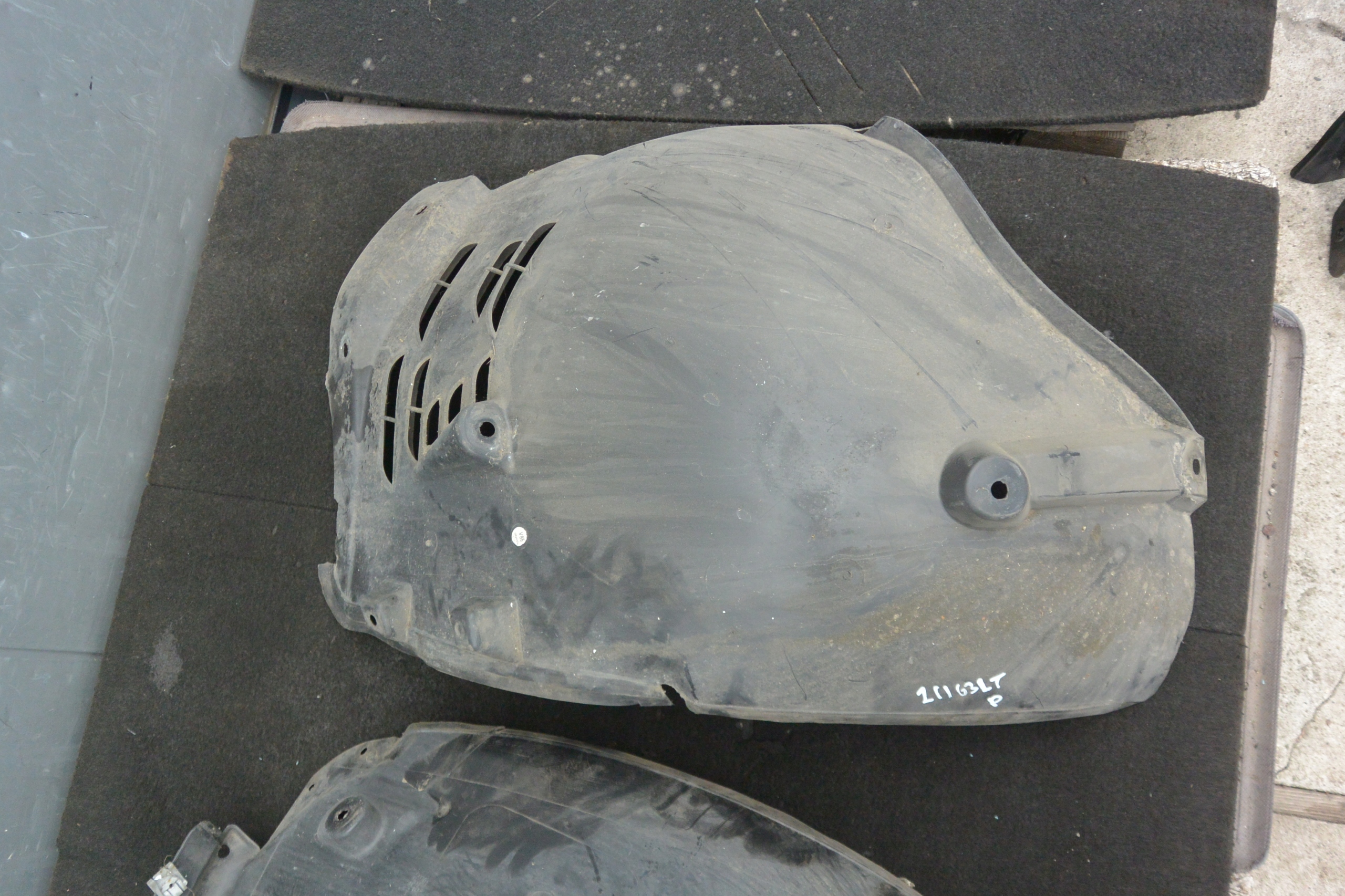 mudguard left front KPL MERCEDES E-KLASA W211