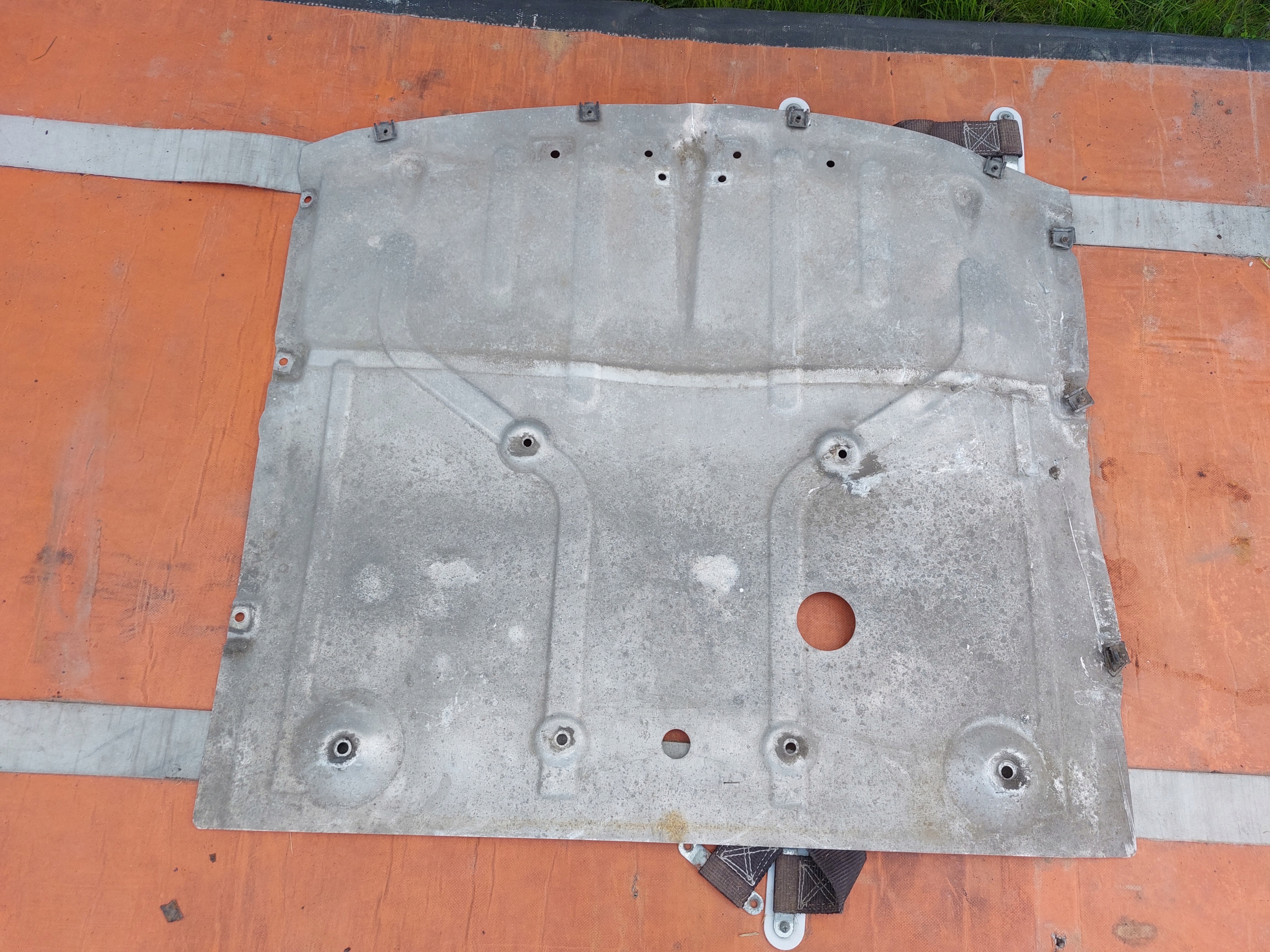 cover below engine chassis ASTON MARTIN VANTAGE 4.7 16r