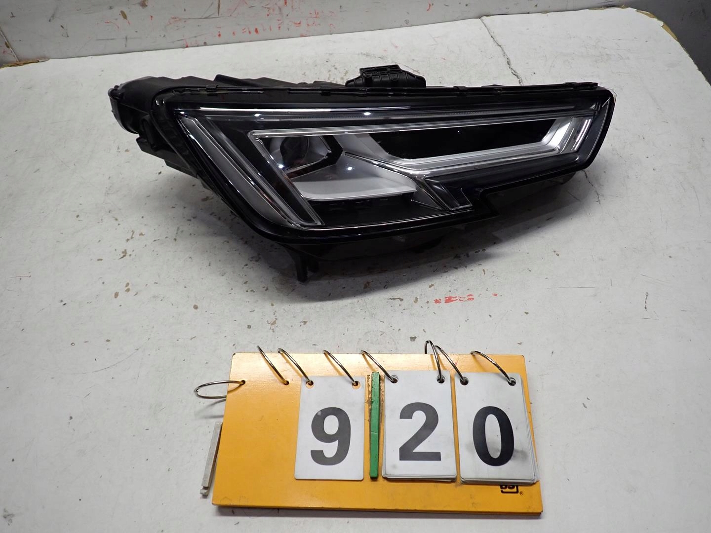 light front front right AUDI A4 B9 2015- FULL LED 8W0941034