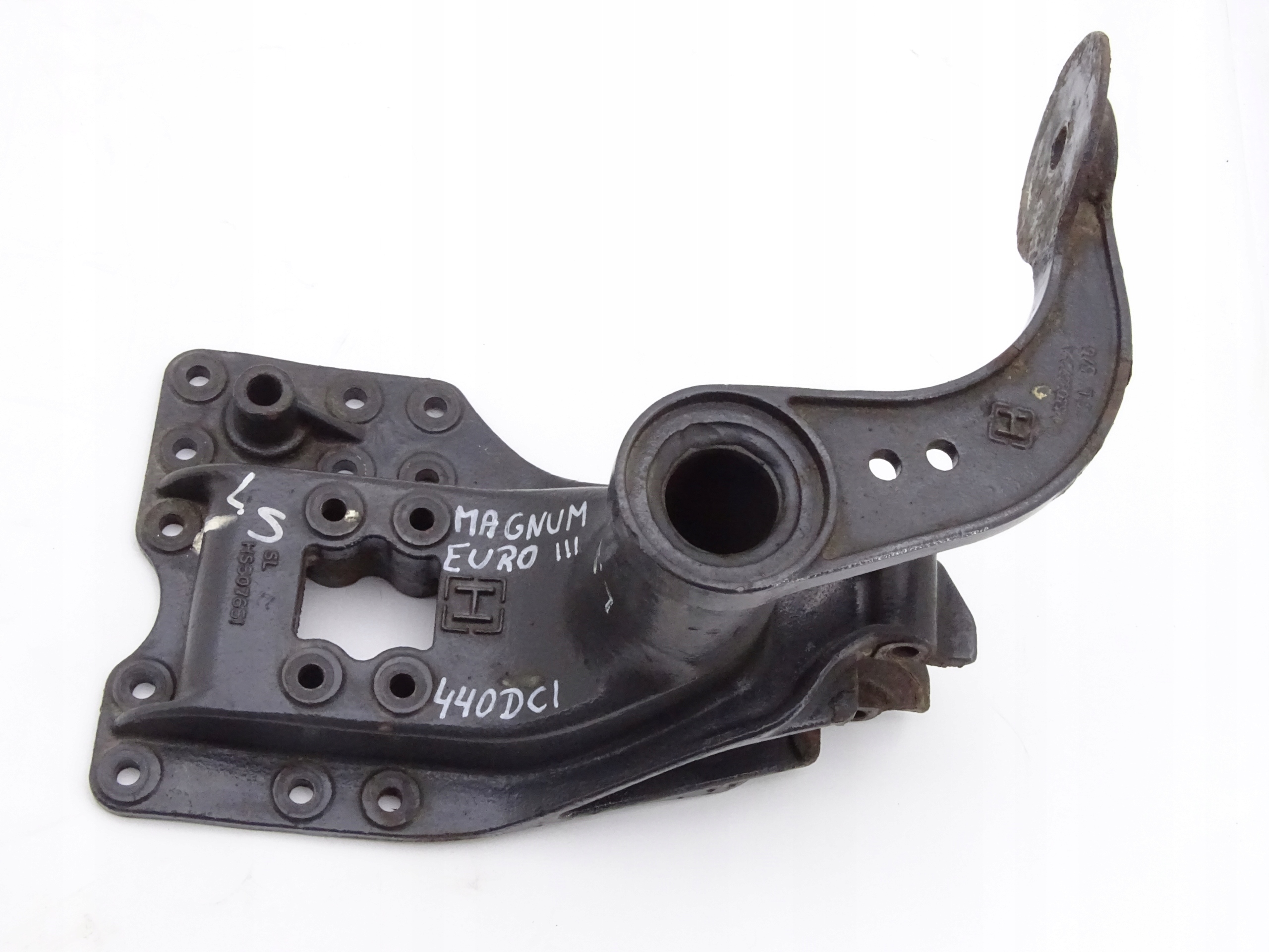 RENAULT MAGNUM E-TECH КРЕПЛЕНИЕ ПОДУШКА ЗАДНИЙ ПОДВЕС