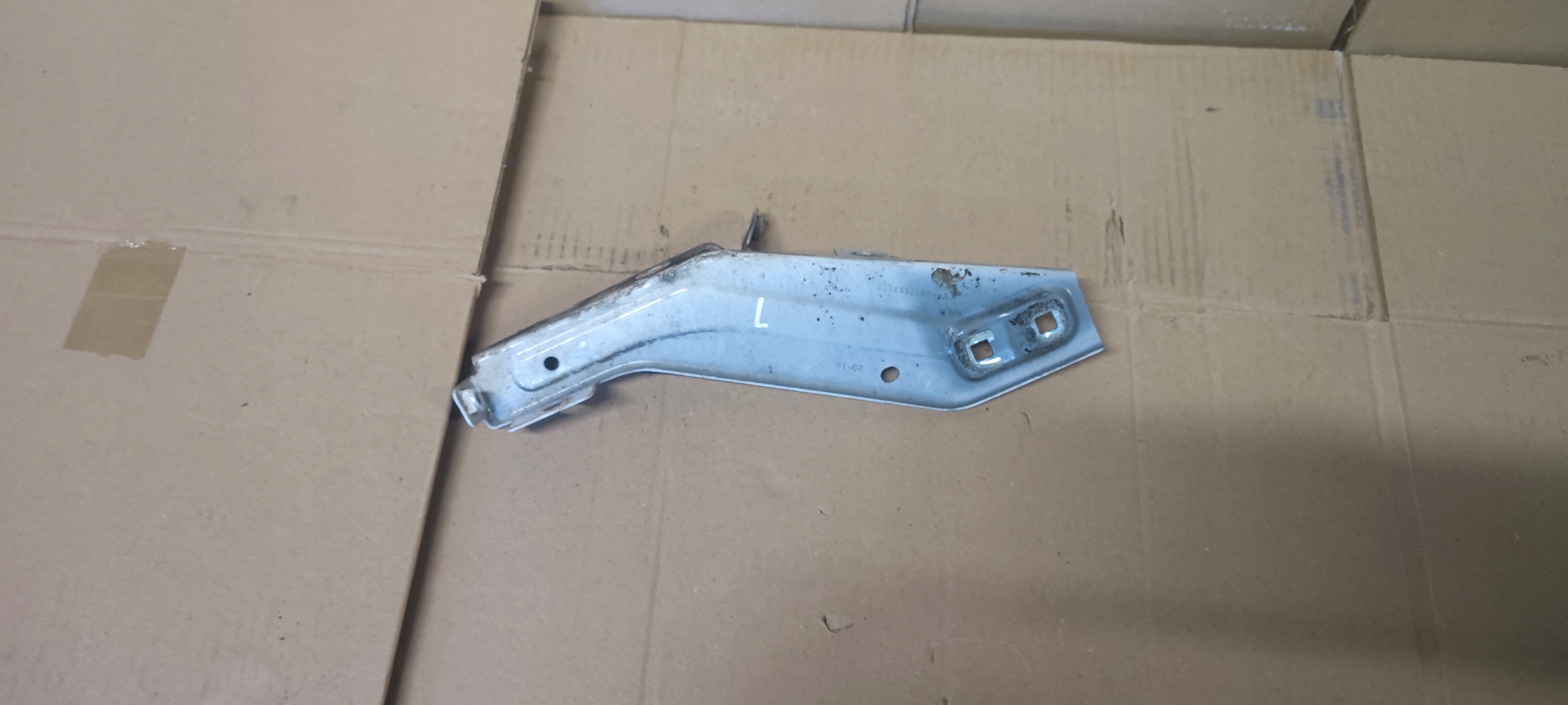 RENAULT TWINGO III 14-18r. Console Support plaque Aile Gauche Avant
