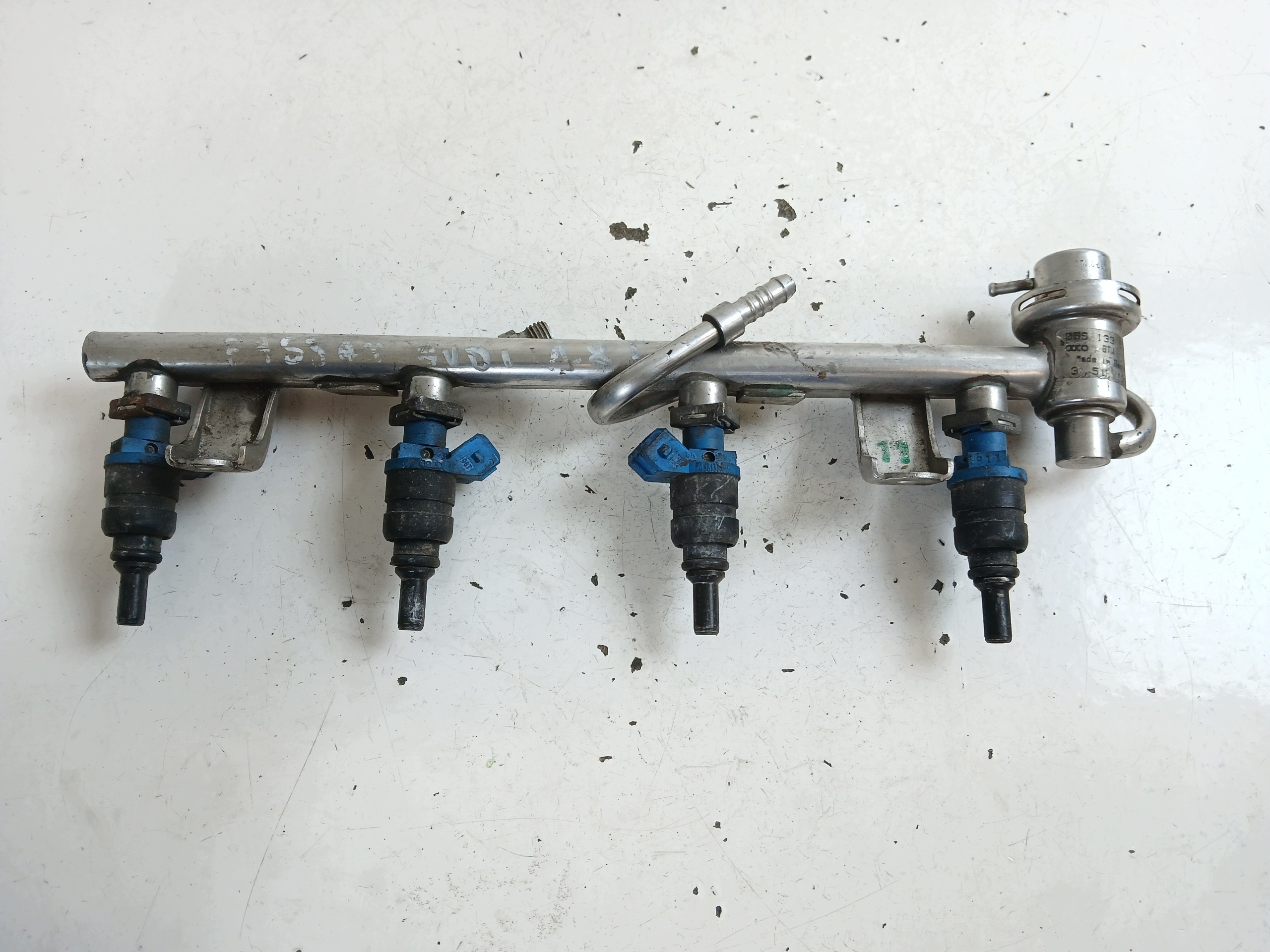 VW PASSAT B5 1.8 Rampe injection Injecteurs 058133551F