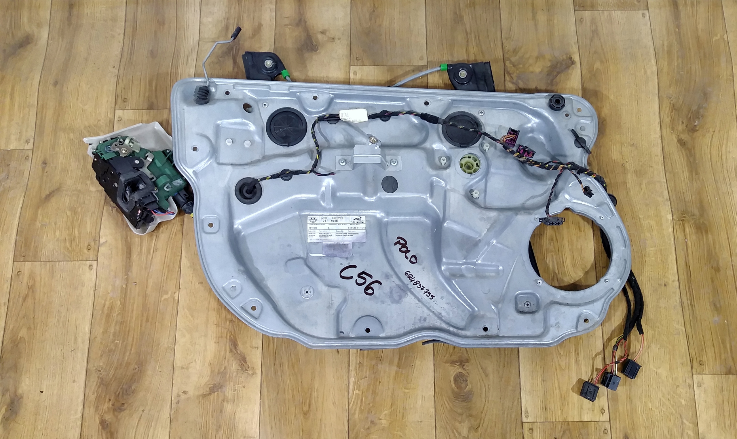 PODNOSNIK СКЛО ЛІВИЙ ПЕРЕД VW POLO 5 DRZWIq4837755