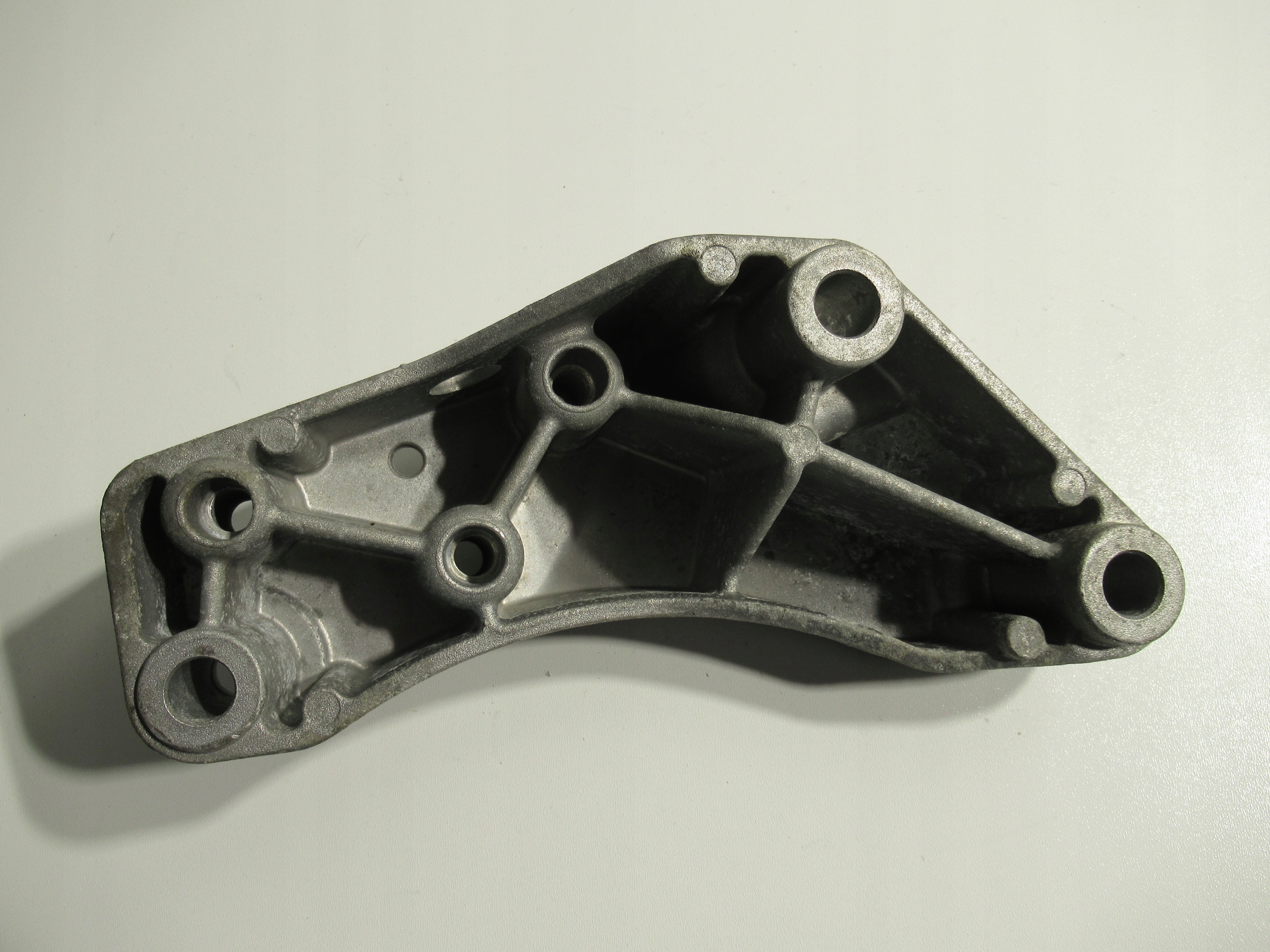 VW SEAT SKODA 1.4 TSI GETRIEBEHALTER 5N0199117