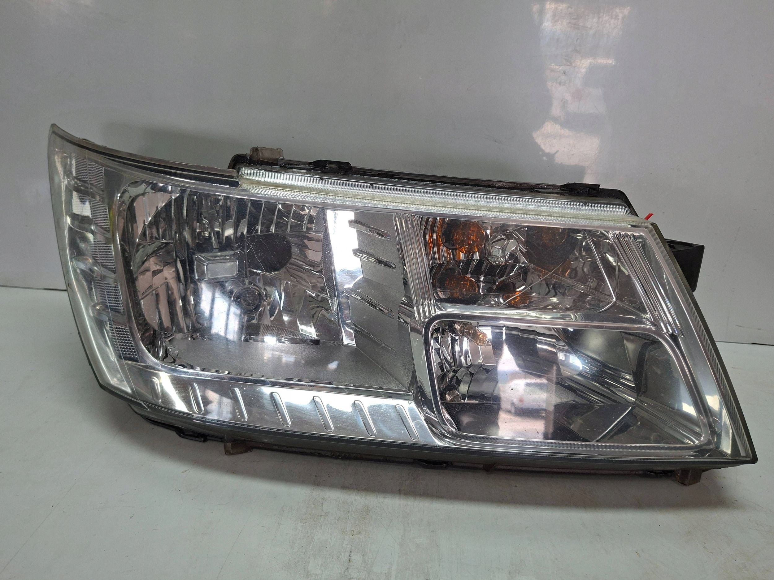 light front right FIAT FREEMONT 2011