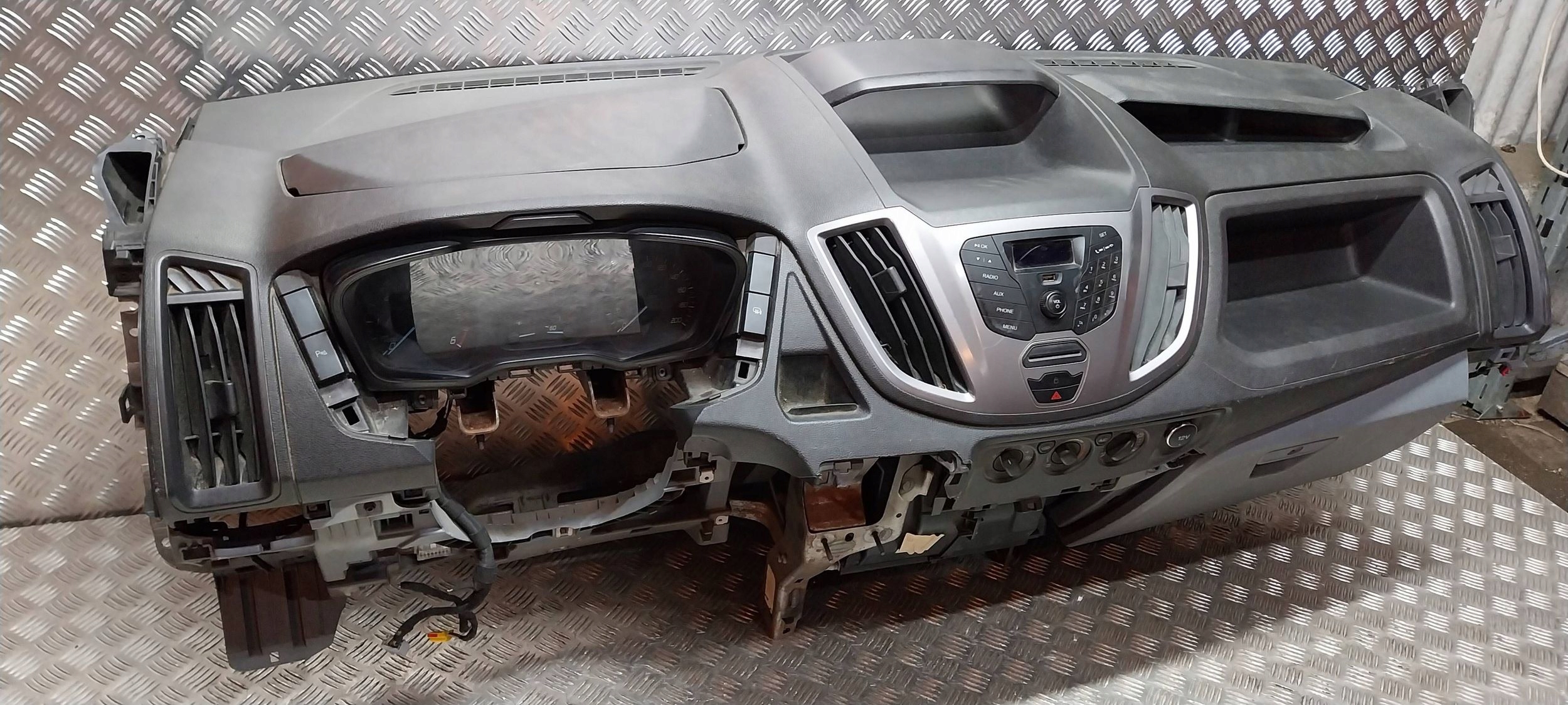 console dashboard instrument panel FORD TRANSIT MK8 18
