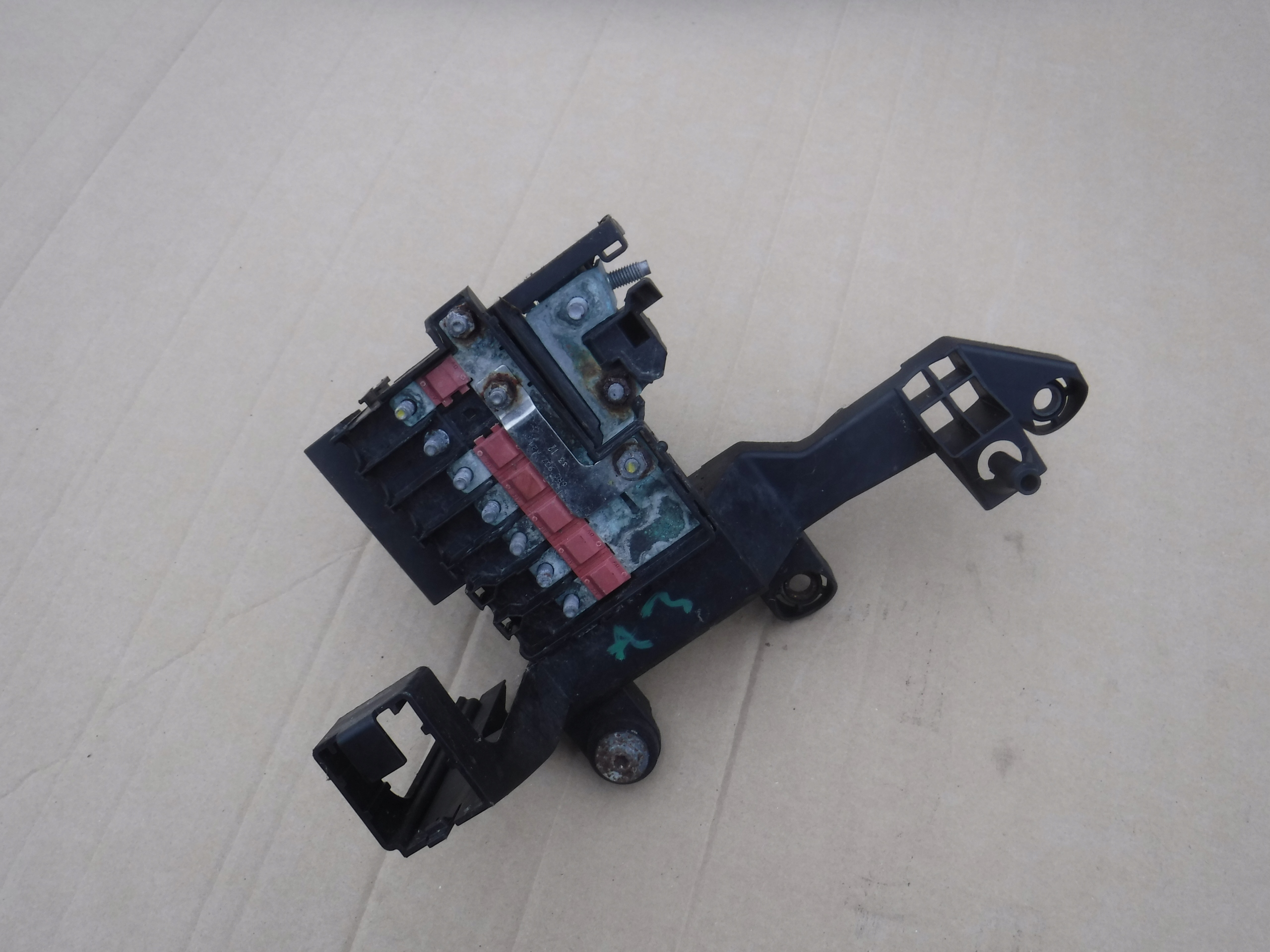 блок предохранителей Audi A1 6R0915343C
