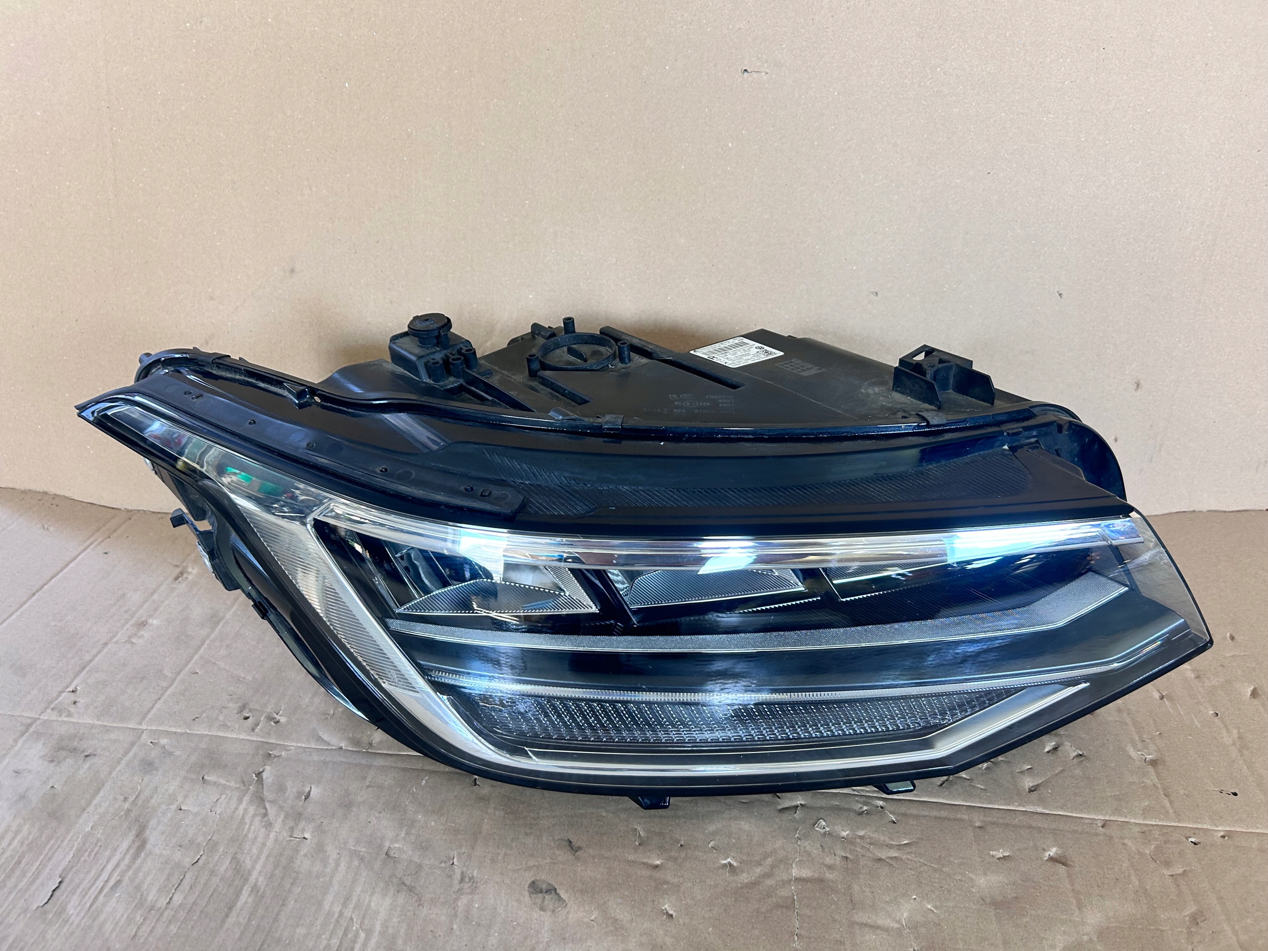 REFLEKTOR right VW TIGUAN II LIFT FULL LED