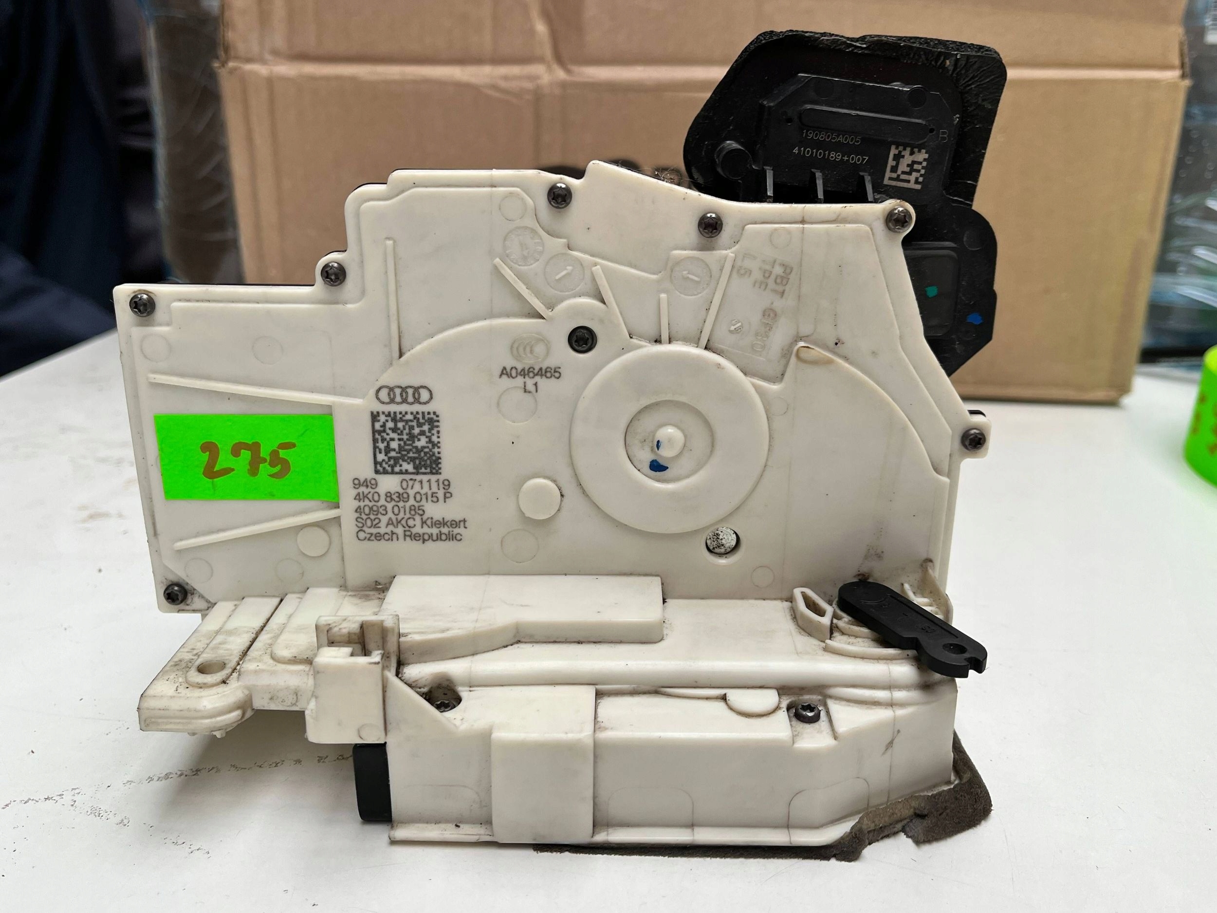 AUDI A7 4K8 lock door left rear part 4K0839015P !J