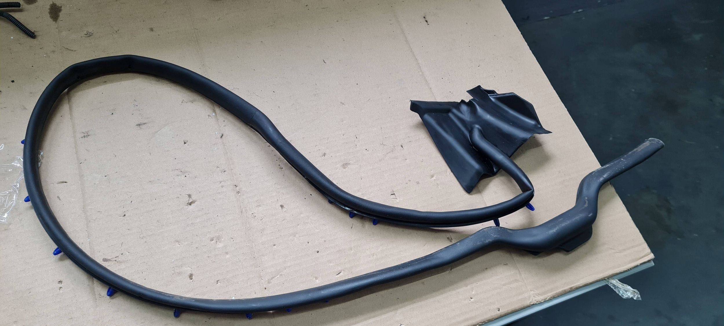 Maserati Quattroporte VI gasket rubber door left left front
