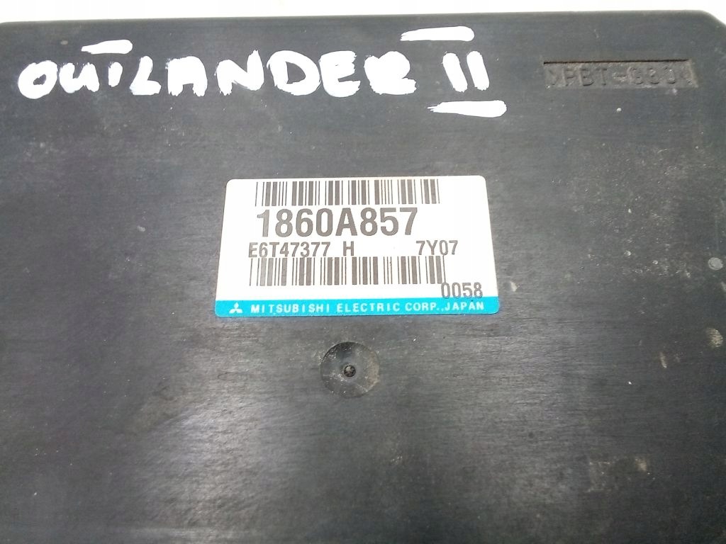 Mitsubishi Outlander II 2 computer control unit of the engine ECU 1860A857