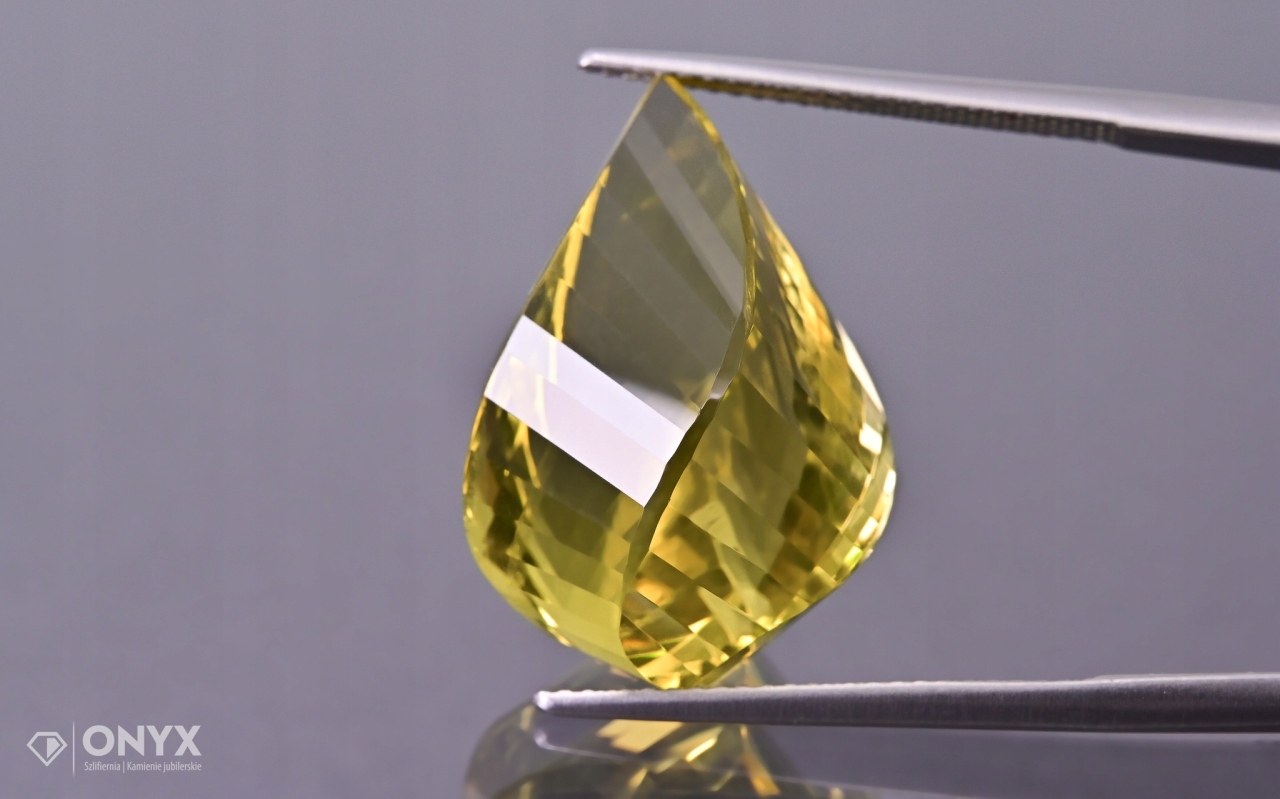 Křemen lemon fazetovaný nepravidelný 23,5x13,5 mm