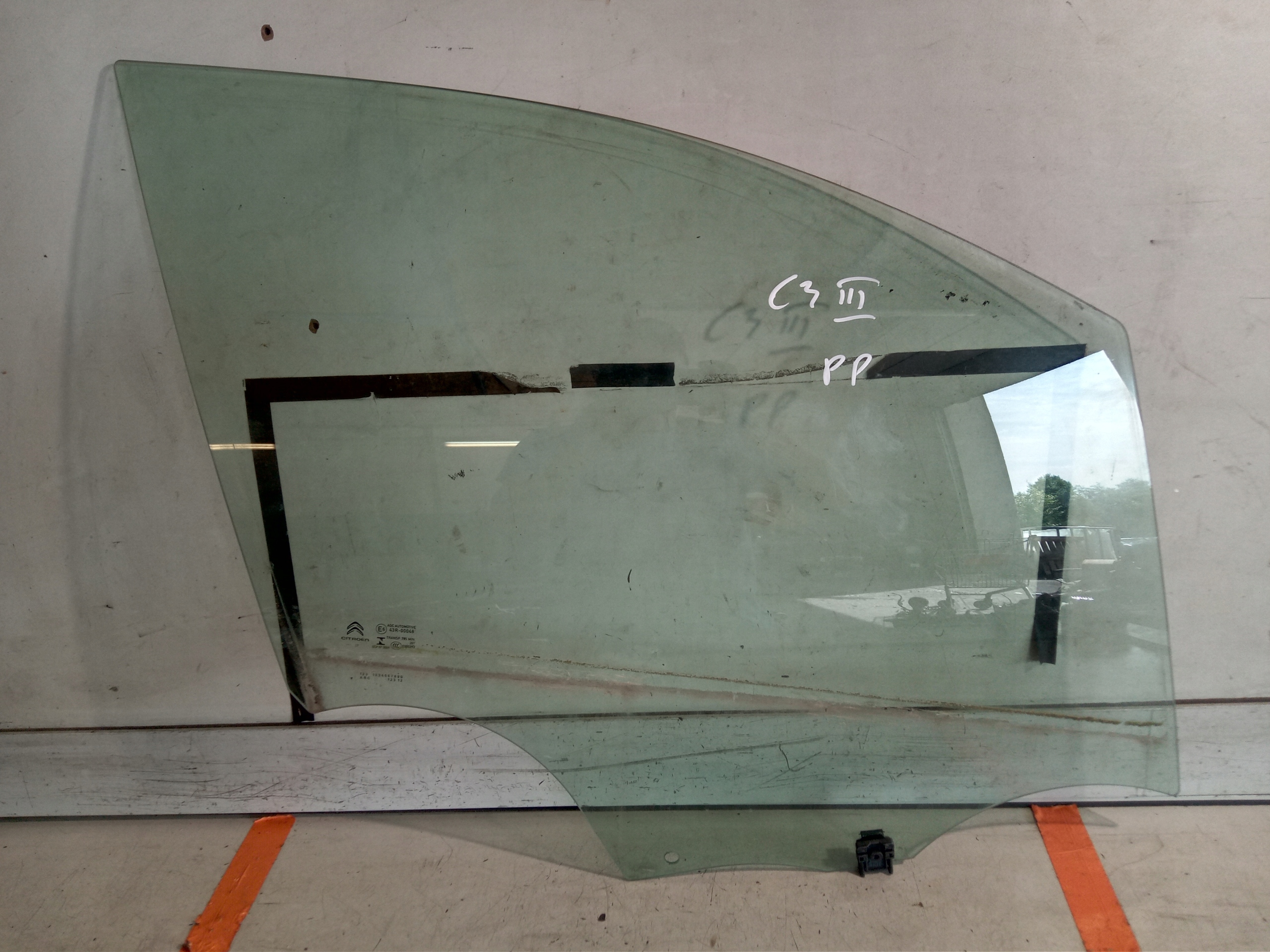 CITROEN C3 III скло передньої правої двері 2017