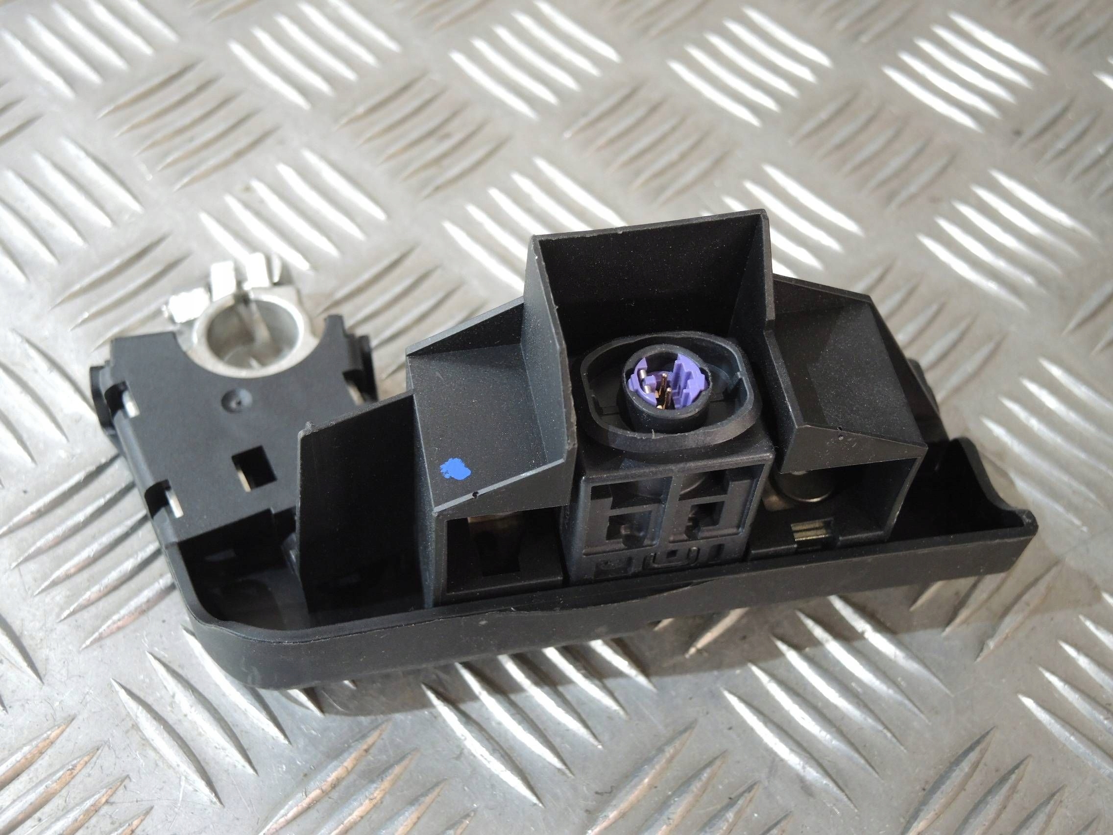 KLAMA NABOJ BEZPIECZNIK PORSCHE MACAN 95B 4F0915519