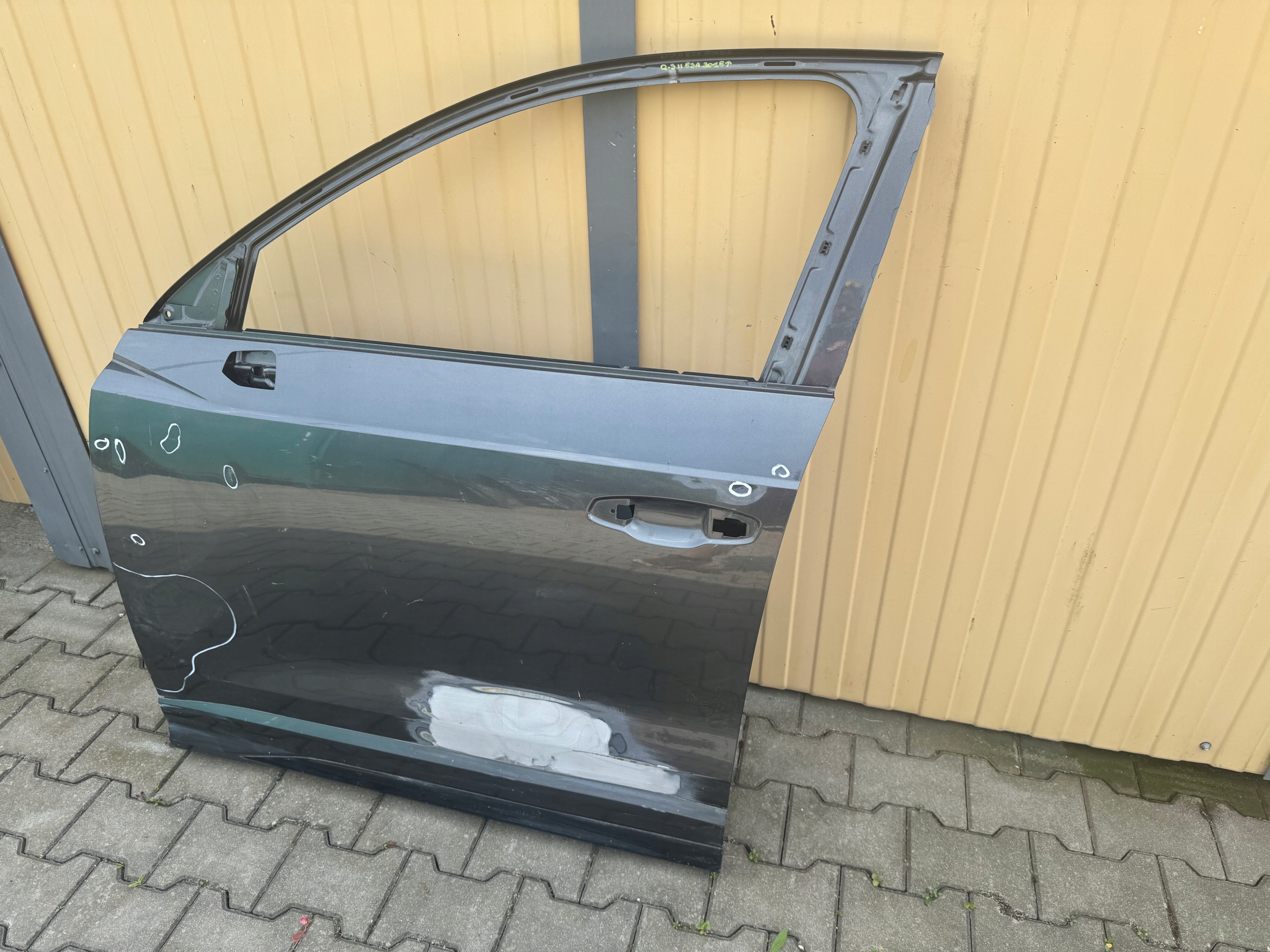 AUDI Q3 II 83A 2018- DRZWI PRZEDNIE LEWE GIEŁDA POZNAŃ Numer katalogowy części AUDI Q3 II 83A 2018- DRZWI PRZEDNIE LEWE GIEŁDA POZNAŃ