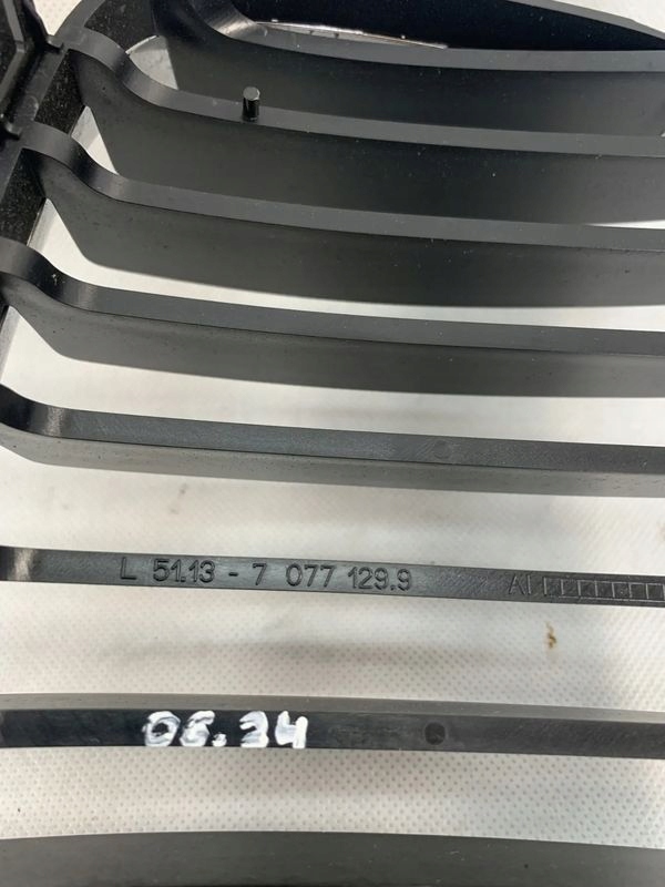 BMW I E87 E81 maszk bal hűtőrács hip pack