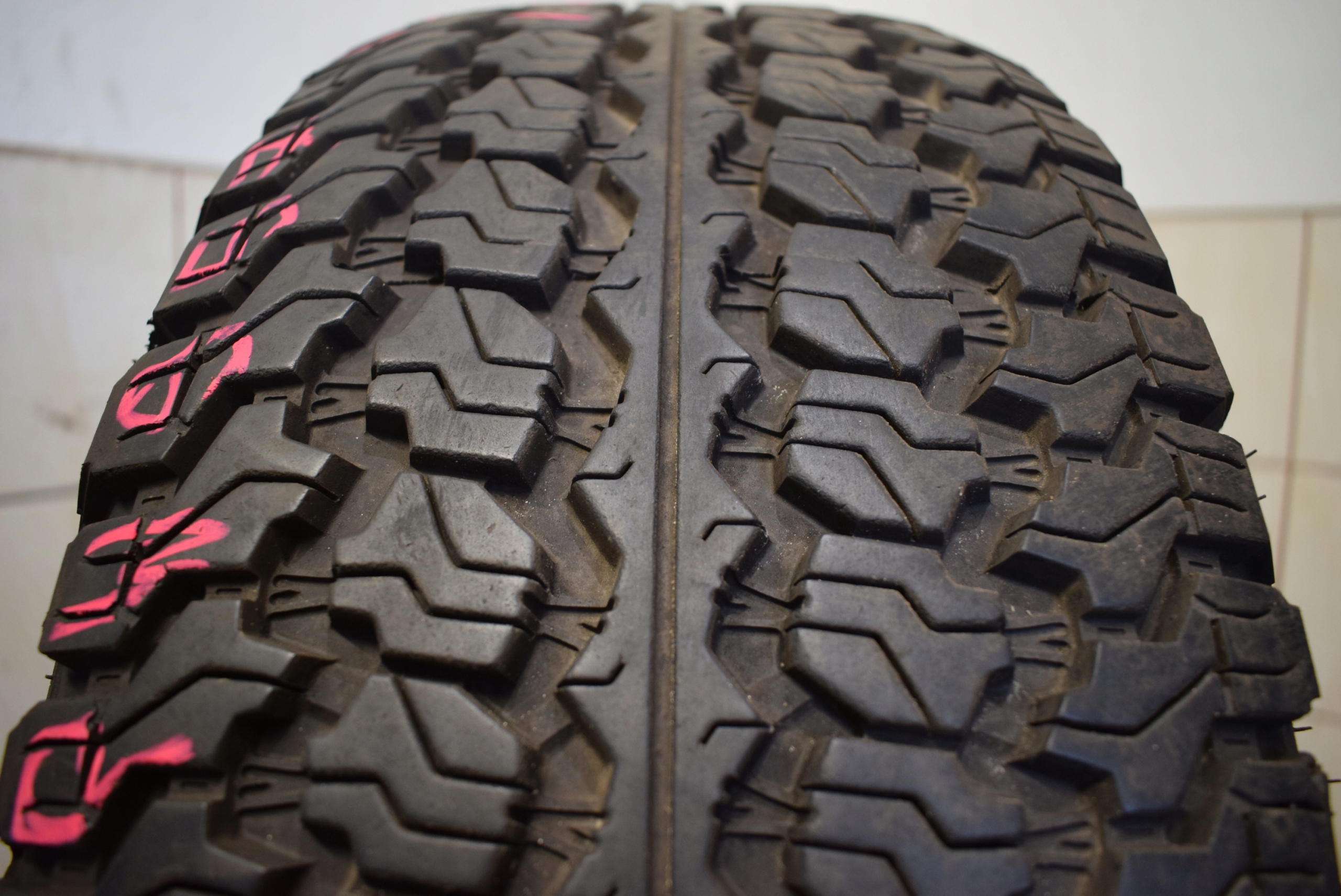 R17 255/65 110t Goodyear Wrangler AT / SA +