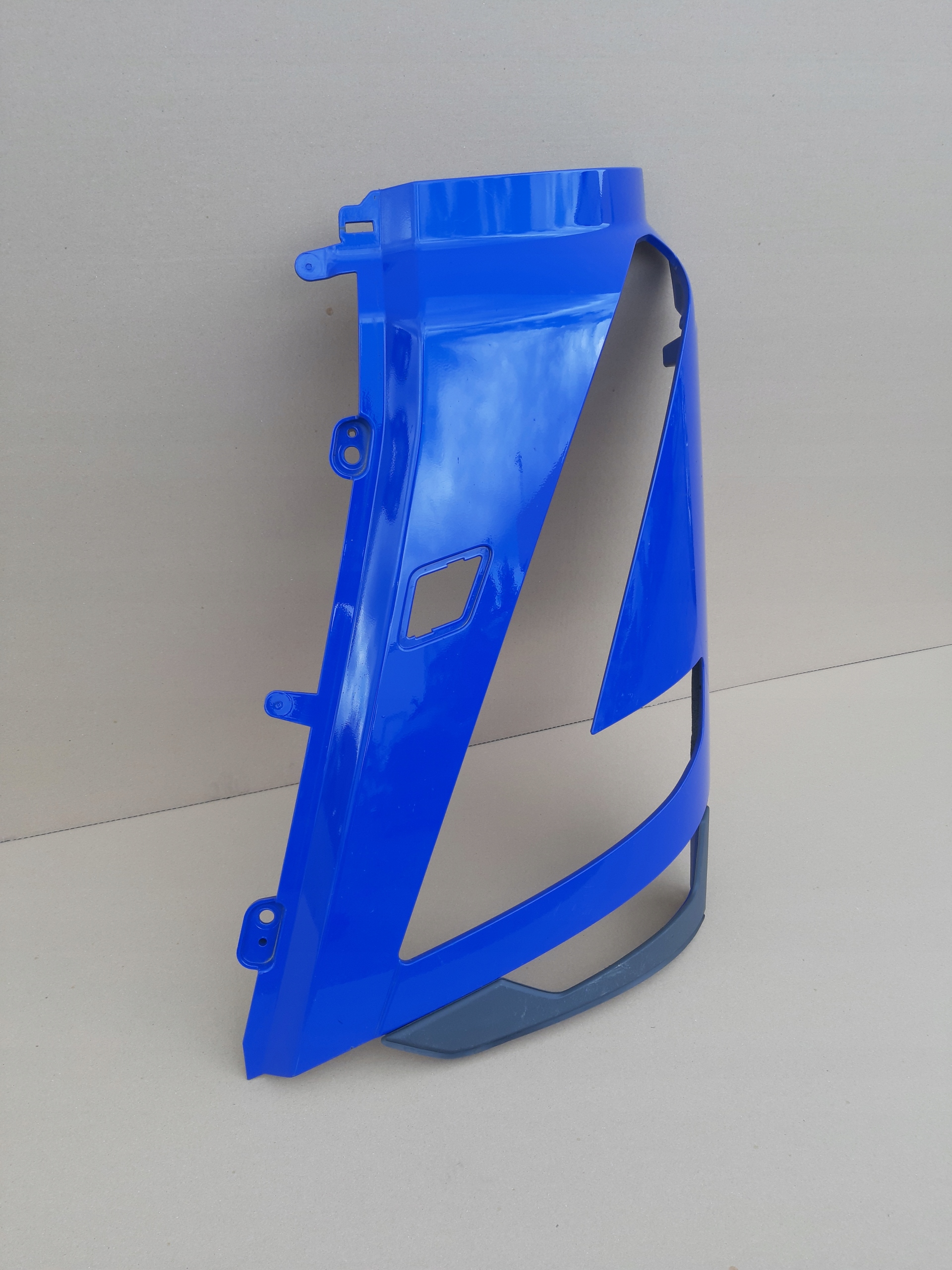 VOLVO FH5 OKULAR LAMPY OBUDOWA LEWA REFLEKTORA Producent części Volvo OE