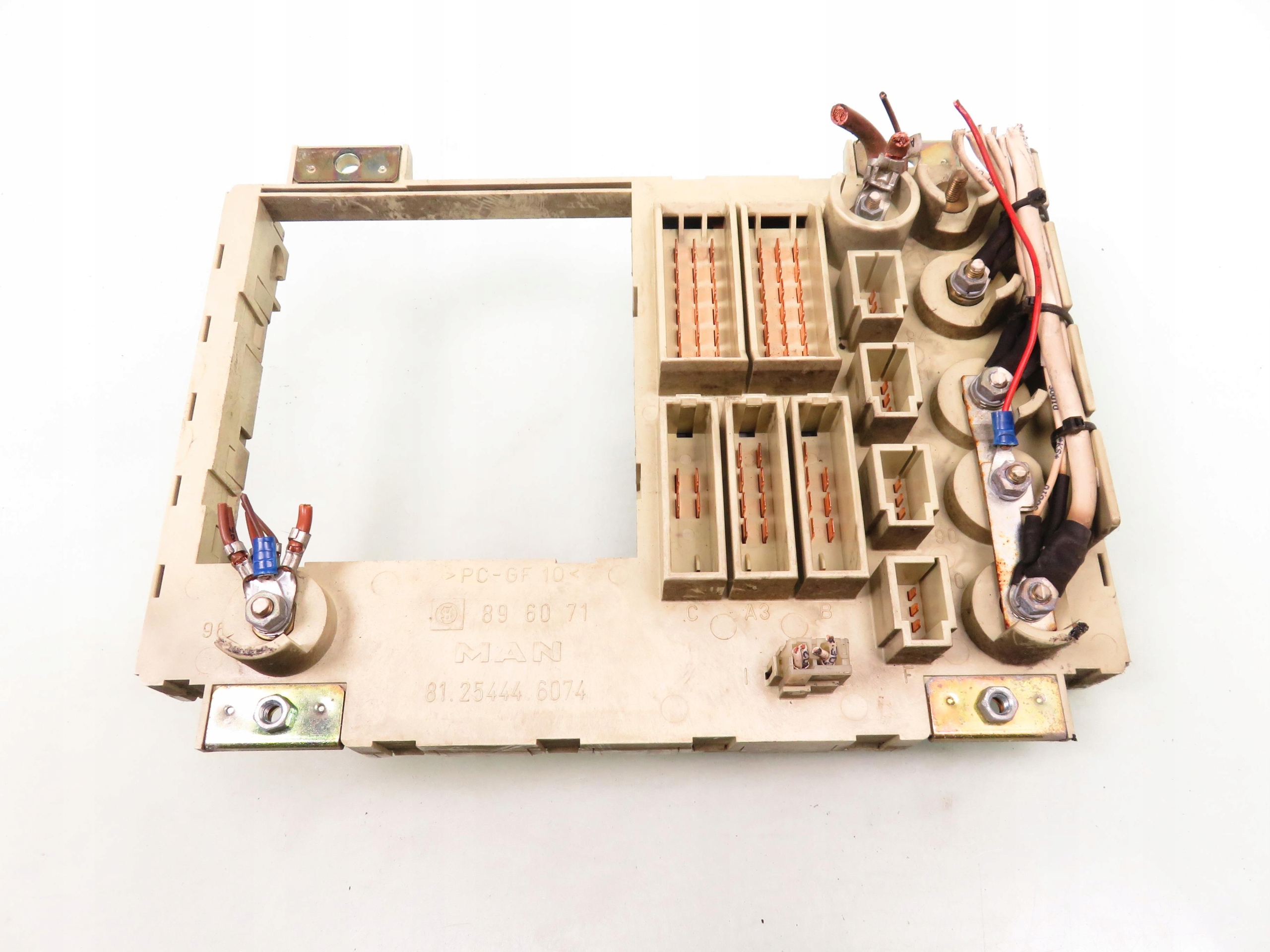 БЛОК ЗАПОБІЖНИКІВ MAN TGA 81254446074