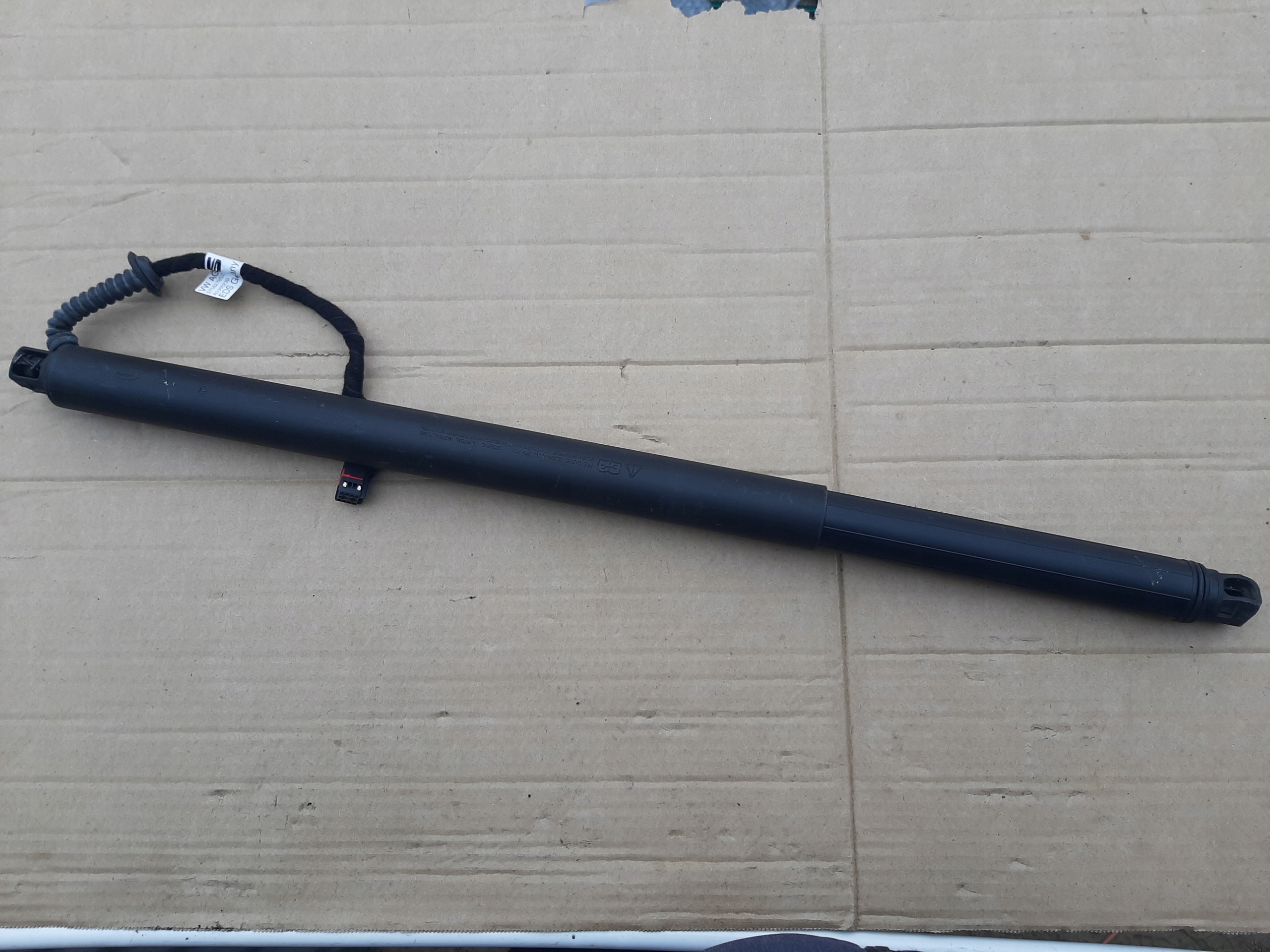 575827852 - ПРИВІД ЗАДНЬОЇ ЗАСЛІНКИ SEAT ATECA 575827852B