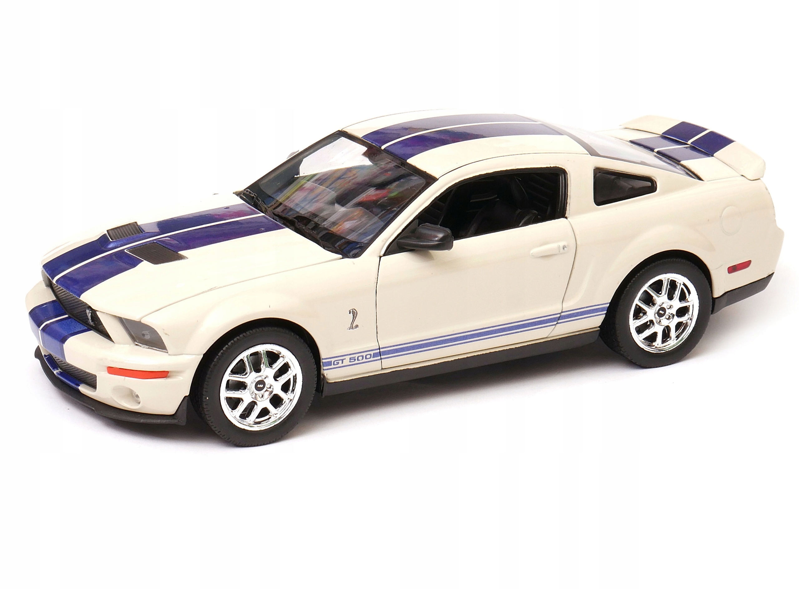 Shelby Cobra GT500 1:24 Welly bílá