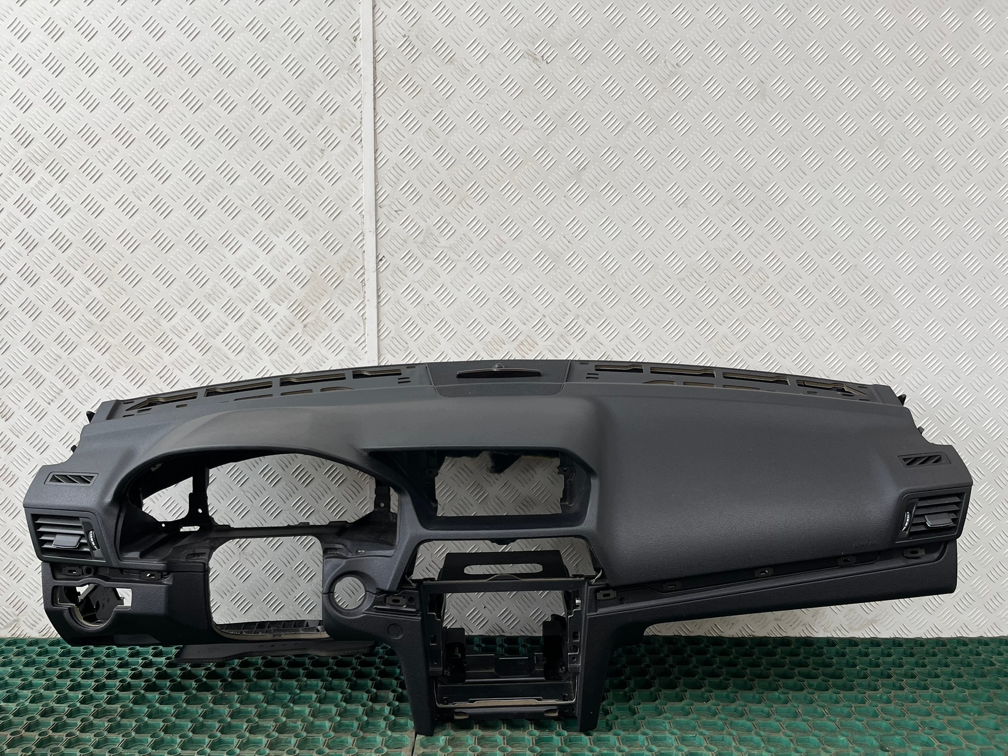 MERCEDES E-KLASA W207 09-16 dashboard instrument panel console A2076800087 EUROPA