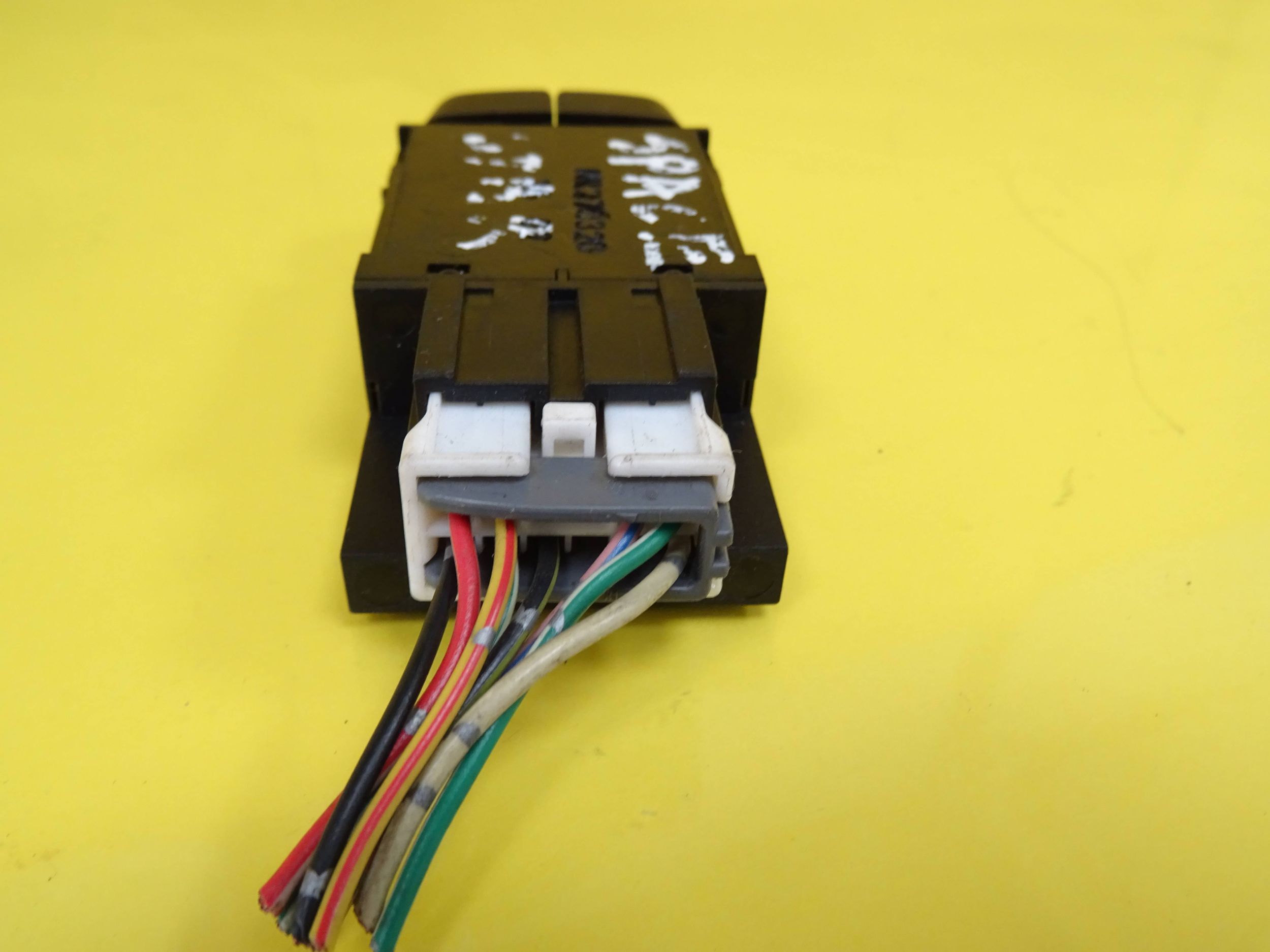 interruttore luci PRZECIWMGIELNYCH MITSUBISHI SPACESTAR MR270320