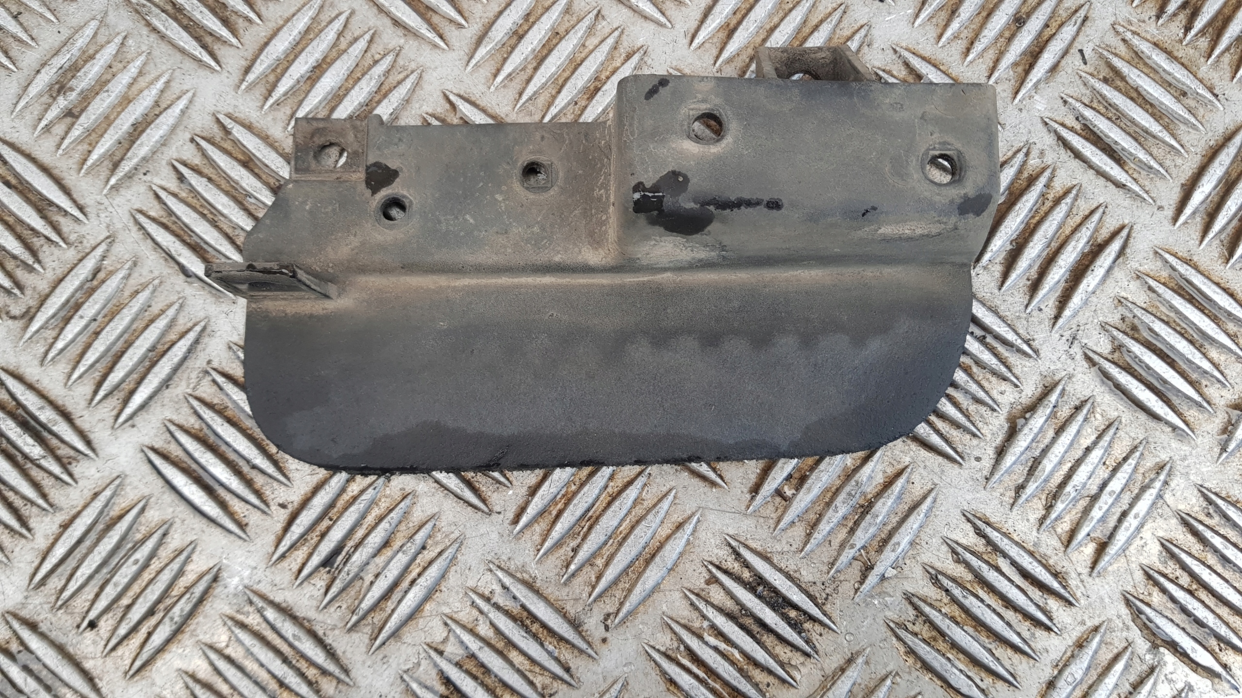 AUDI A6 C6 mudguard flap left or right rear part