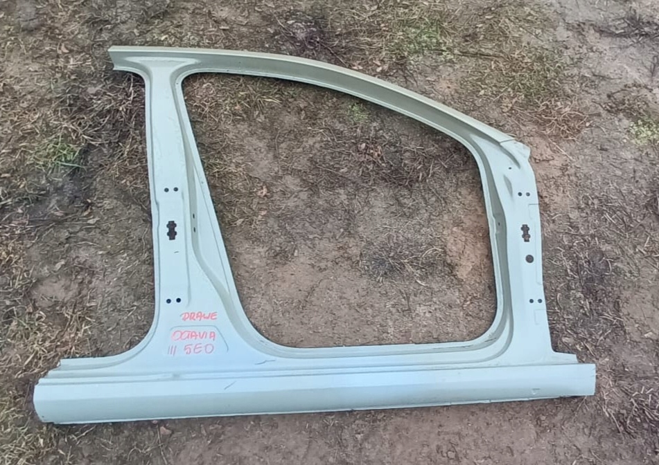 SKODA OCTAVIA III 3 5E0 ОБШИВКА ПОРОГА ПЕРЕДНЯ ПРАВА