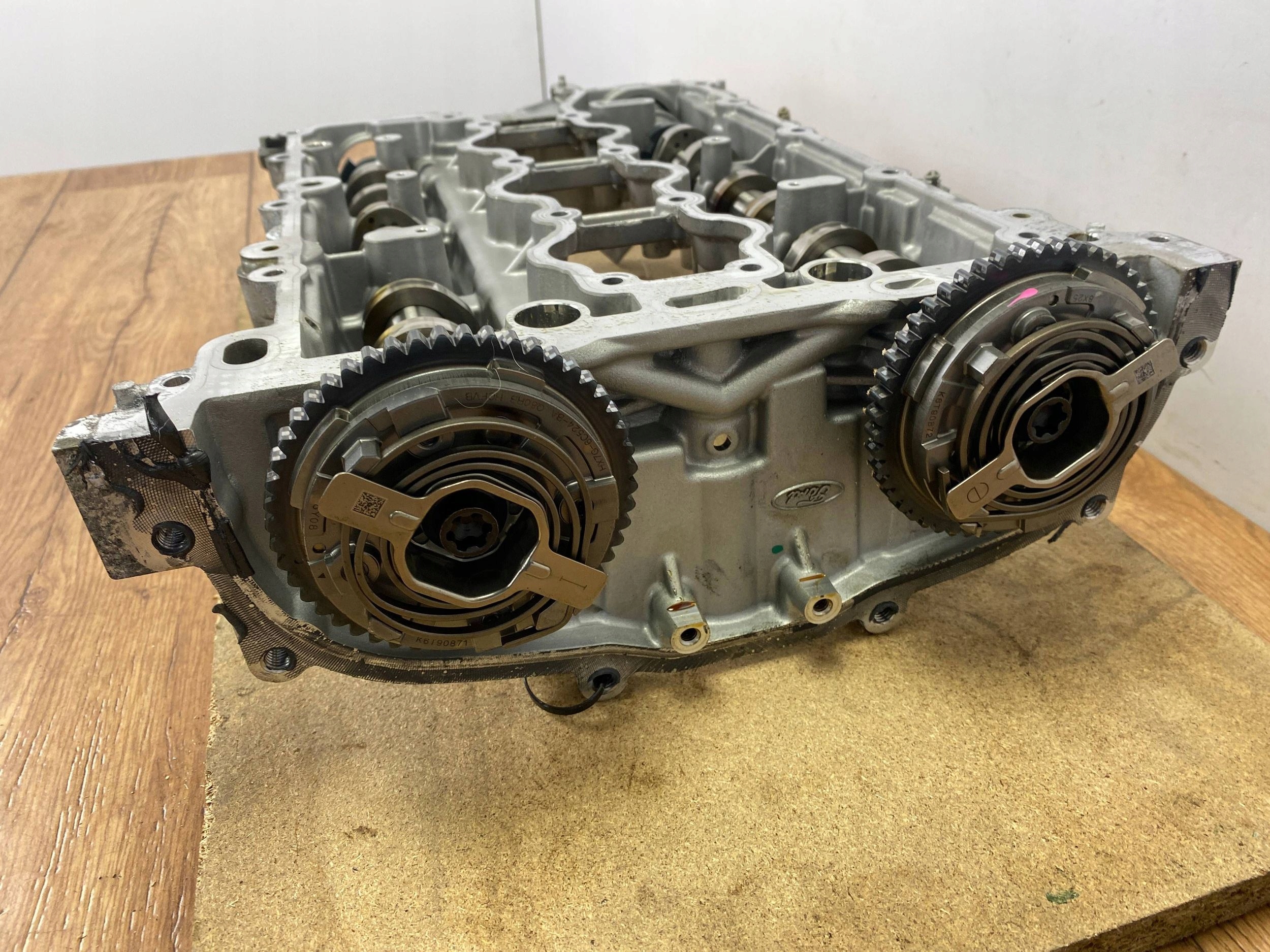 Abdeckung der Ventile 1.5 EcoBoost Ford Escape IV Kuga MK3 2020+