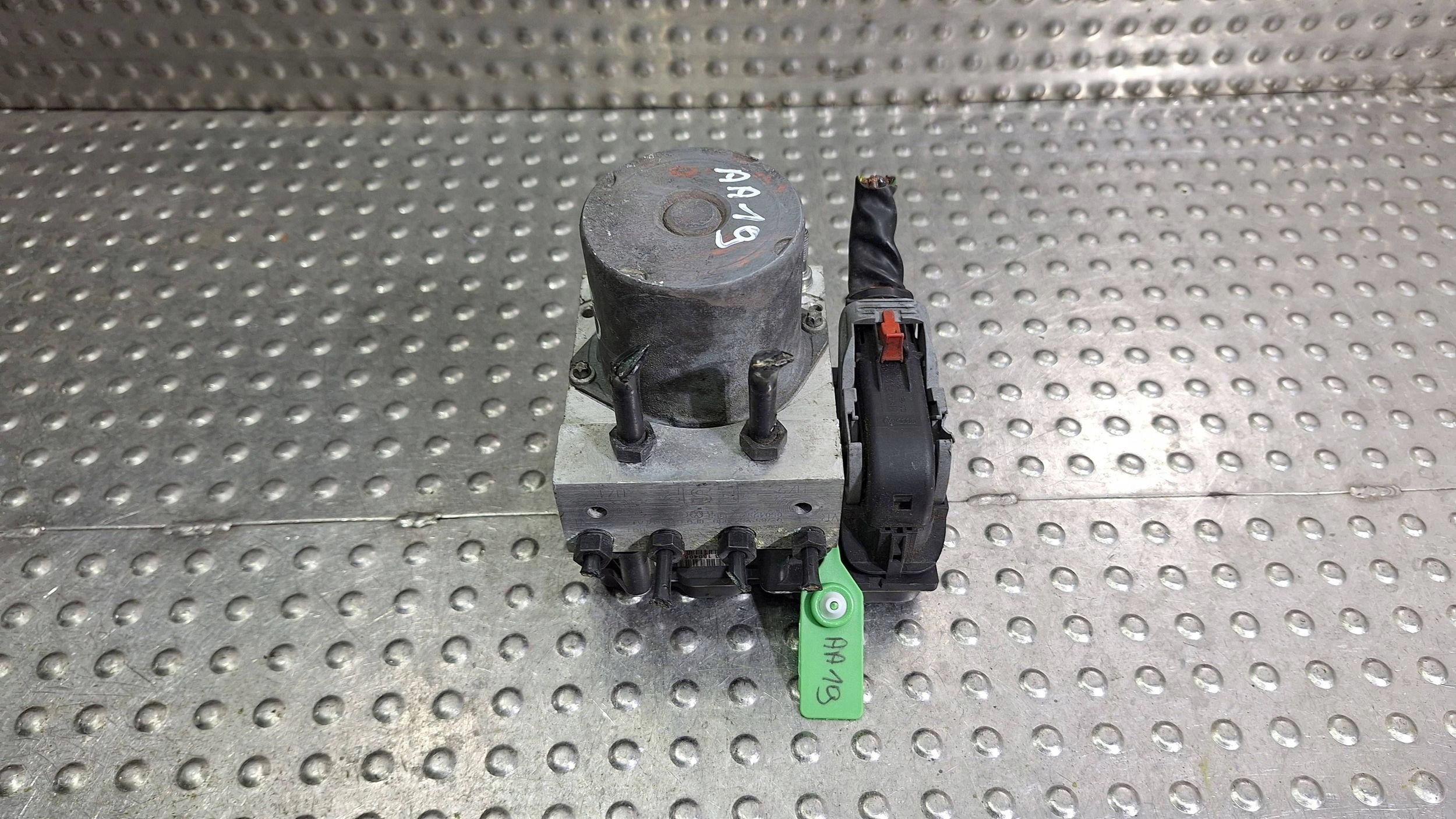 pump control unit ABS 0265234330 8E0614517AJ 8E0910517B AUDI A4 B7