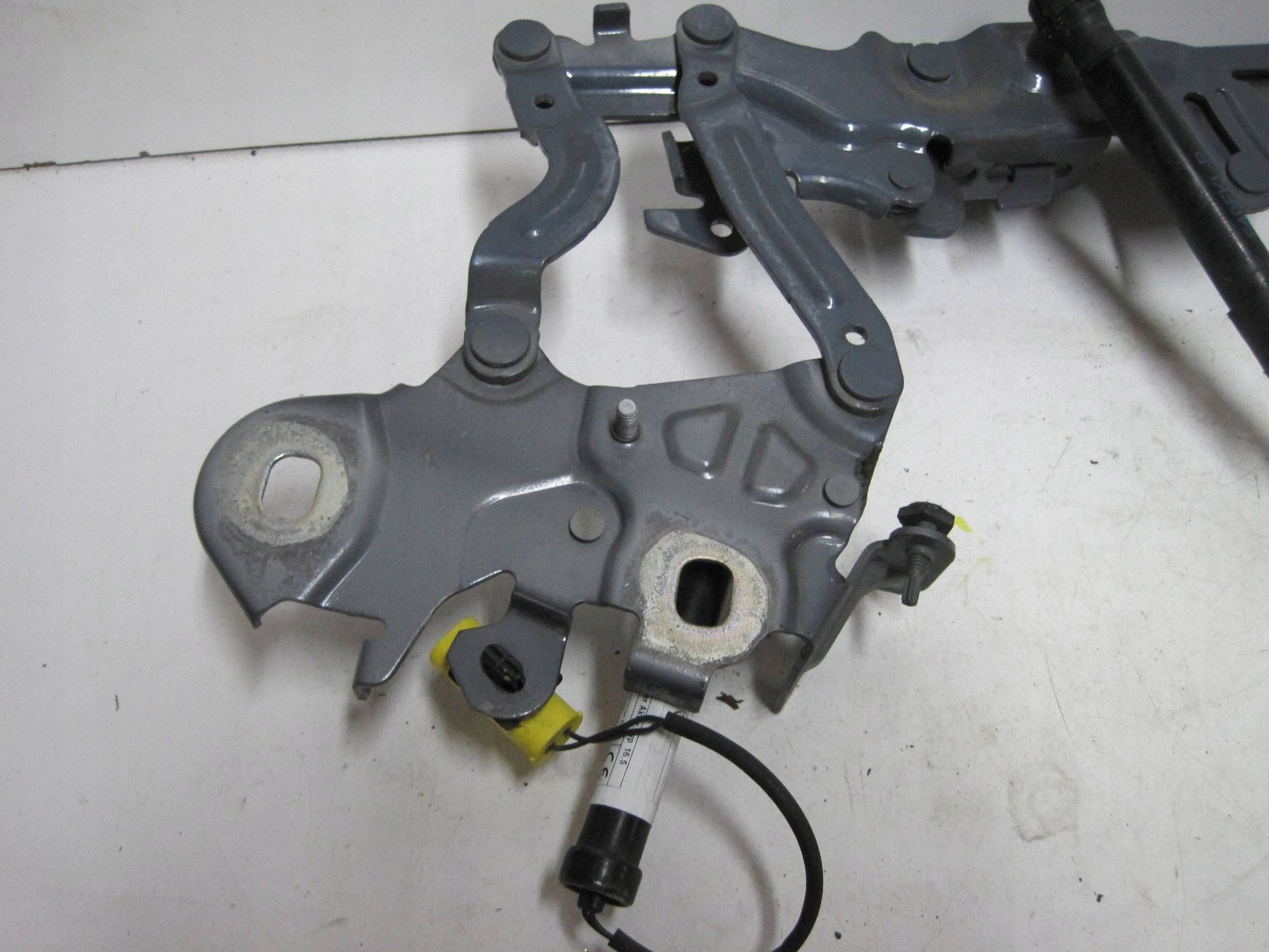 hinge bonnets BMW 1 F40 7450924