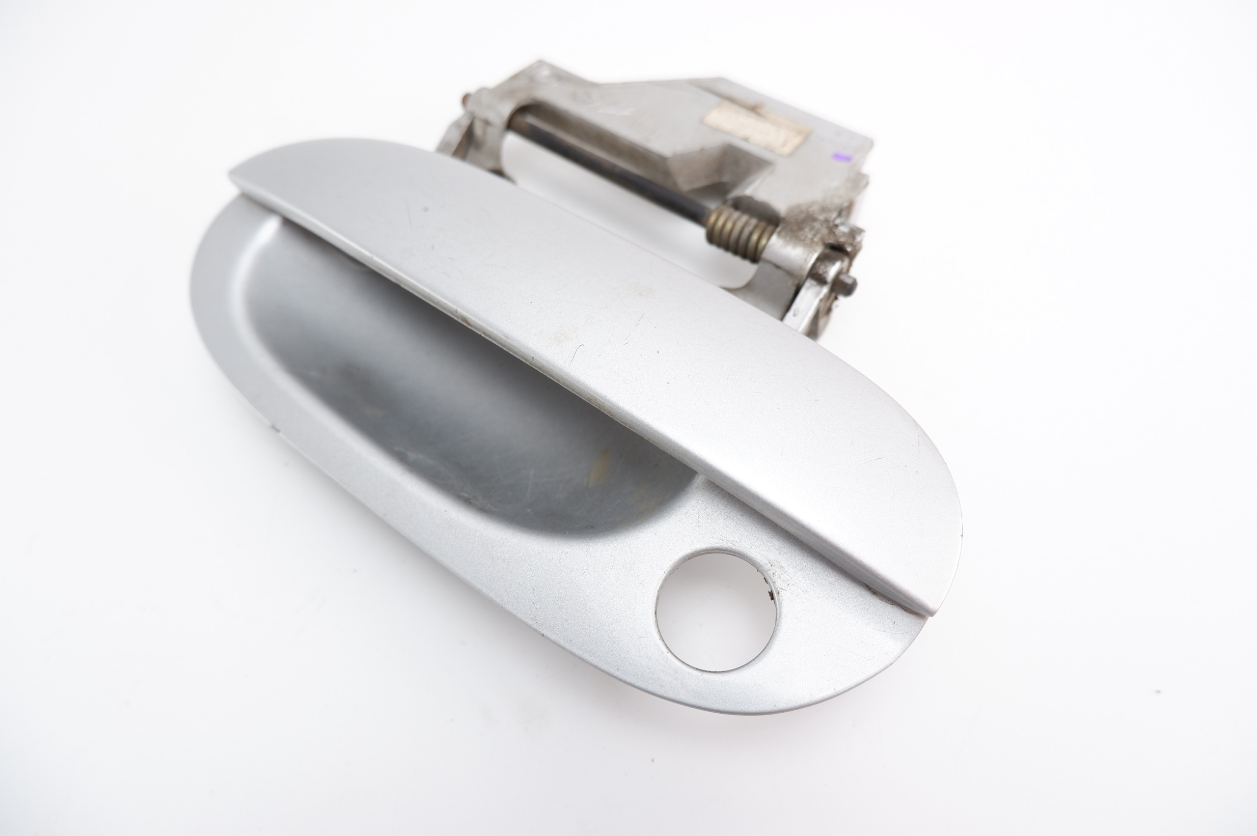 KLAMKA ZEWNETRZNA LEWY PRZOD BMW E39 EUROPA Strona zabudowy Lewe przednie