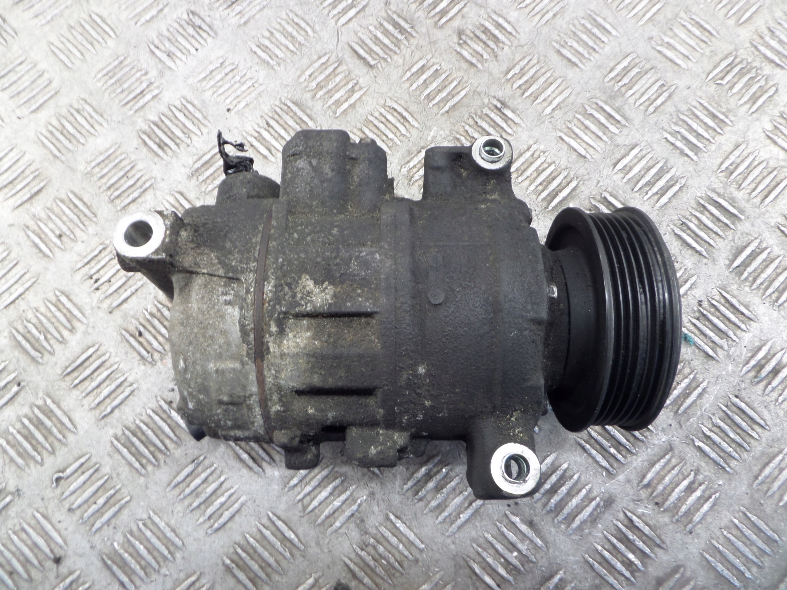 A4 B6 B7 2.0 TFSI pumpa klimatizaci 8E0260805BP