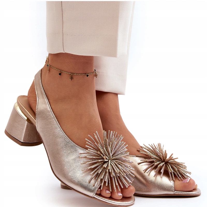 Kožené Sandály S Ozdobou Na Špici Laura 2719 Zlaté 37