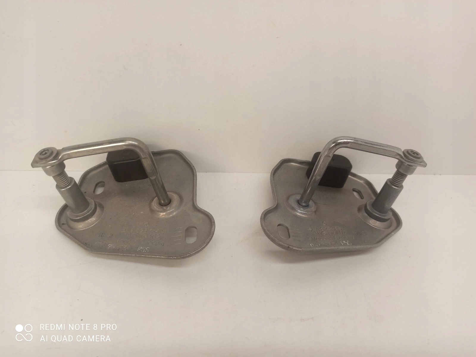 RYGIEL MASKI PRAWY LEWY SKODA ENYAQ Producent części Inny