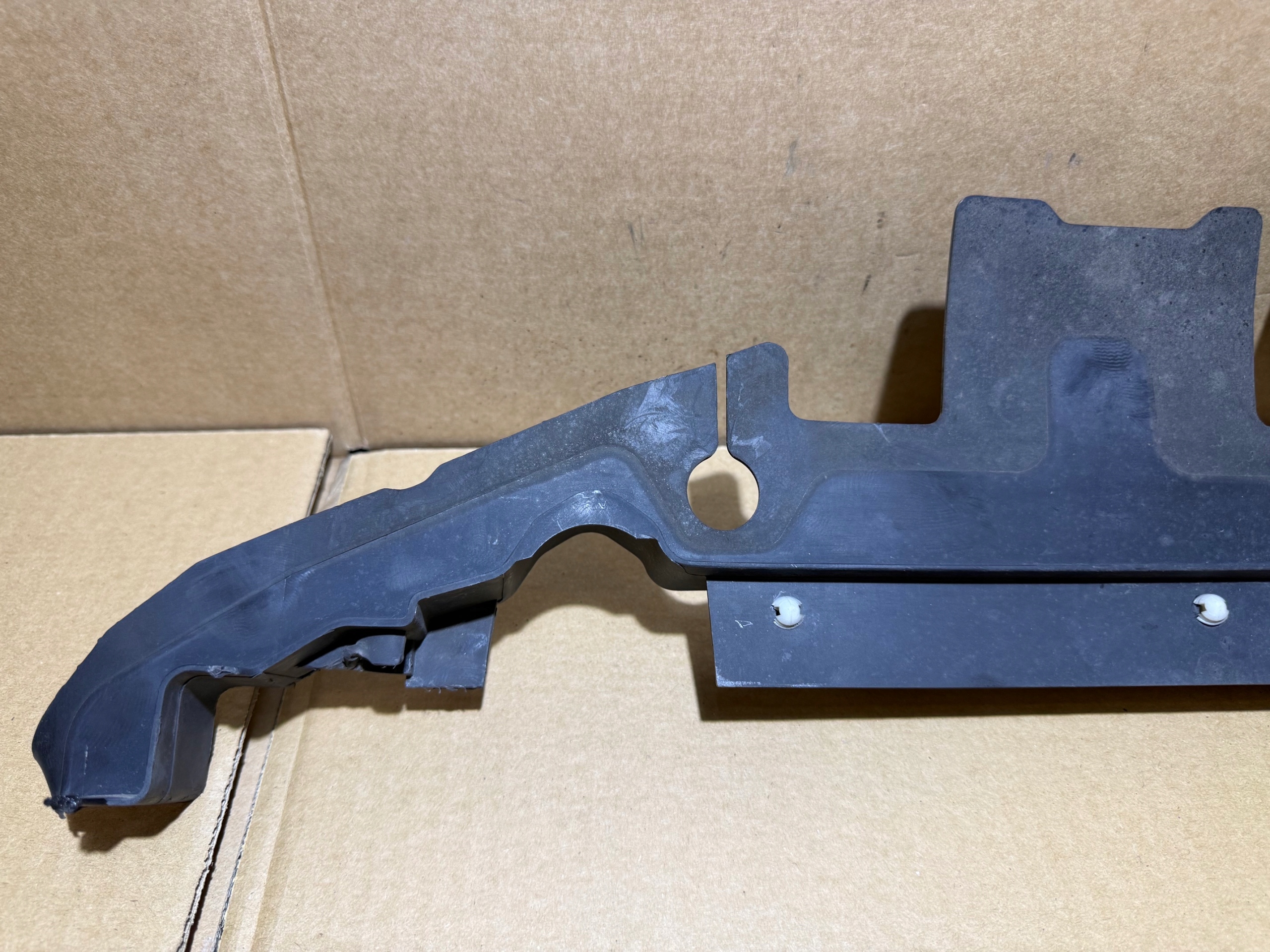 AUDI A6 C6 LIFT luftansaugkanal links 4F0121283AR