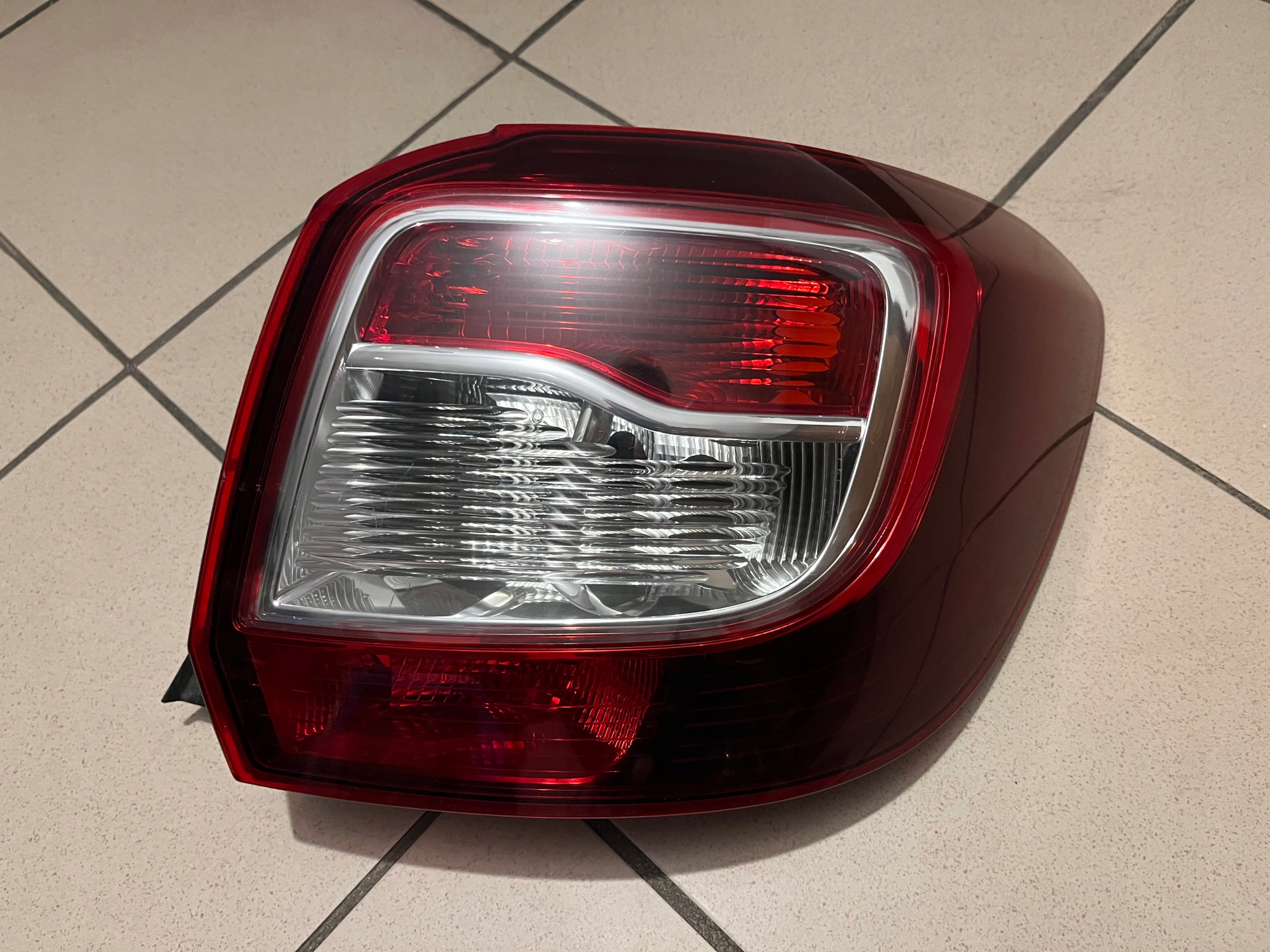 DACIA SANDERO II 2 12- LAMPA TYLNA TYŁ PRAWA