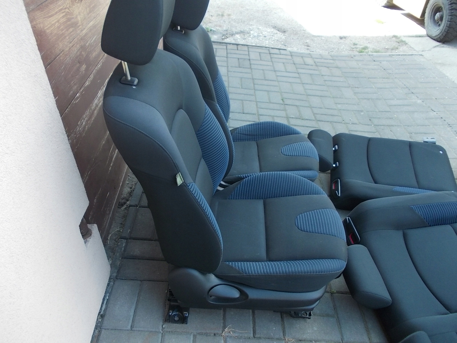 Сиденья мазда 3 бк. Сиденья Мазда 3. Mazda 3 BK сиденья. Передние сиденья Мазда 3.