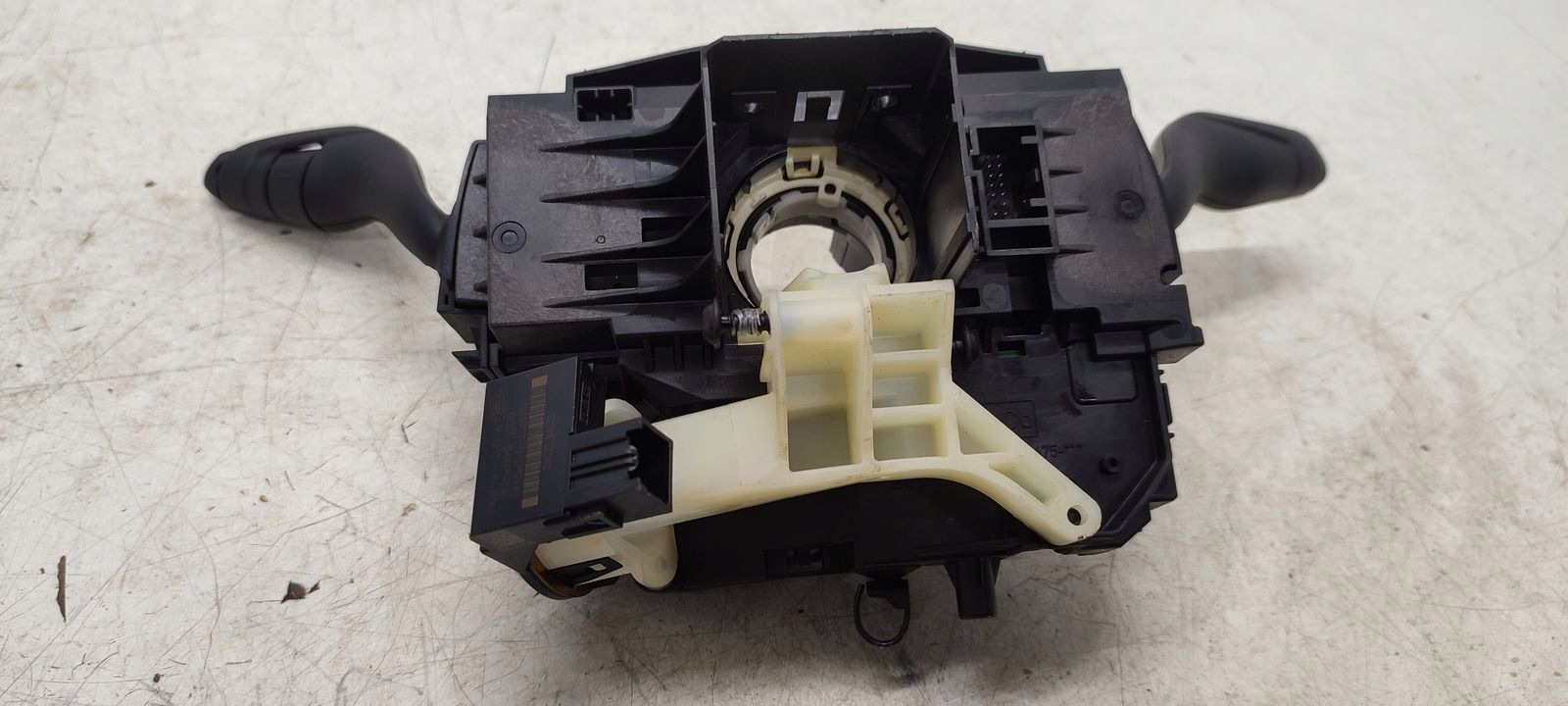 steering wheel levers and controls ring zwijak Ford Focus MK3