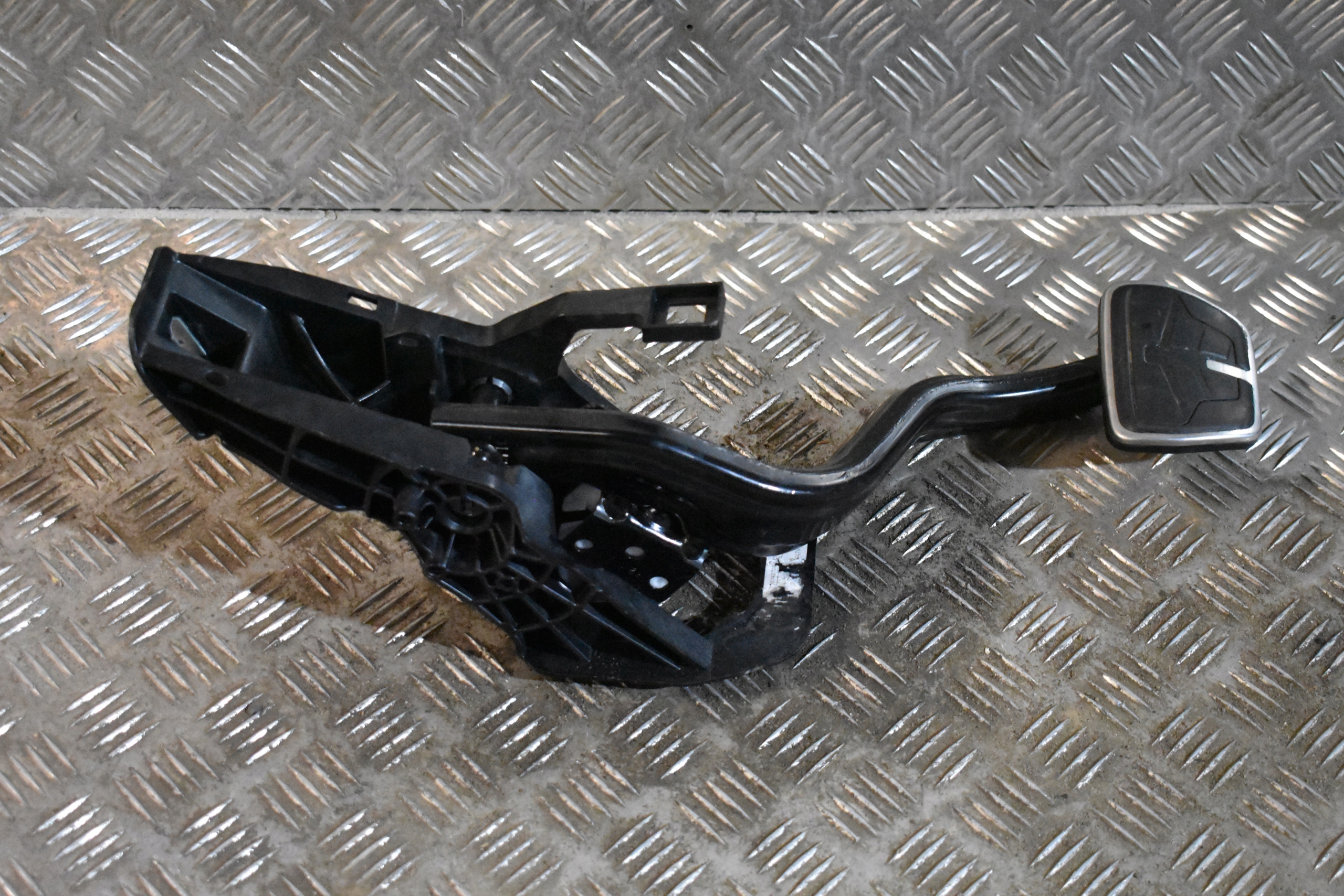 IDEALNY PEDAL BREMSE BMW G11 1