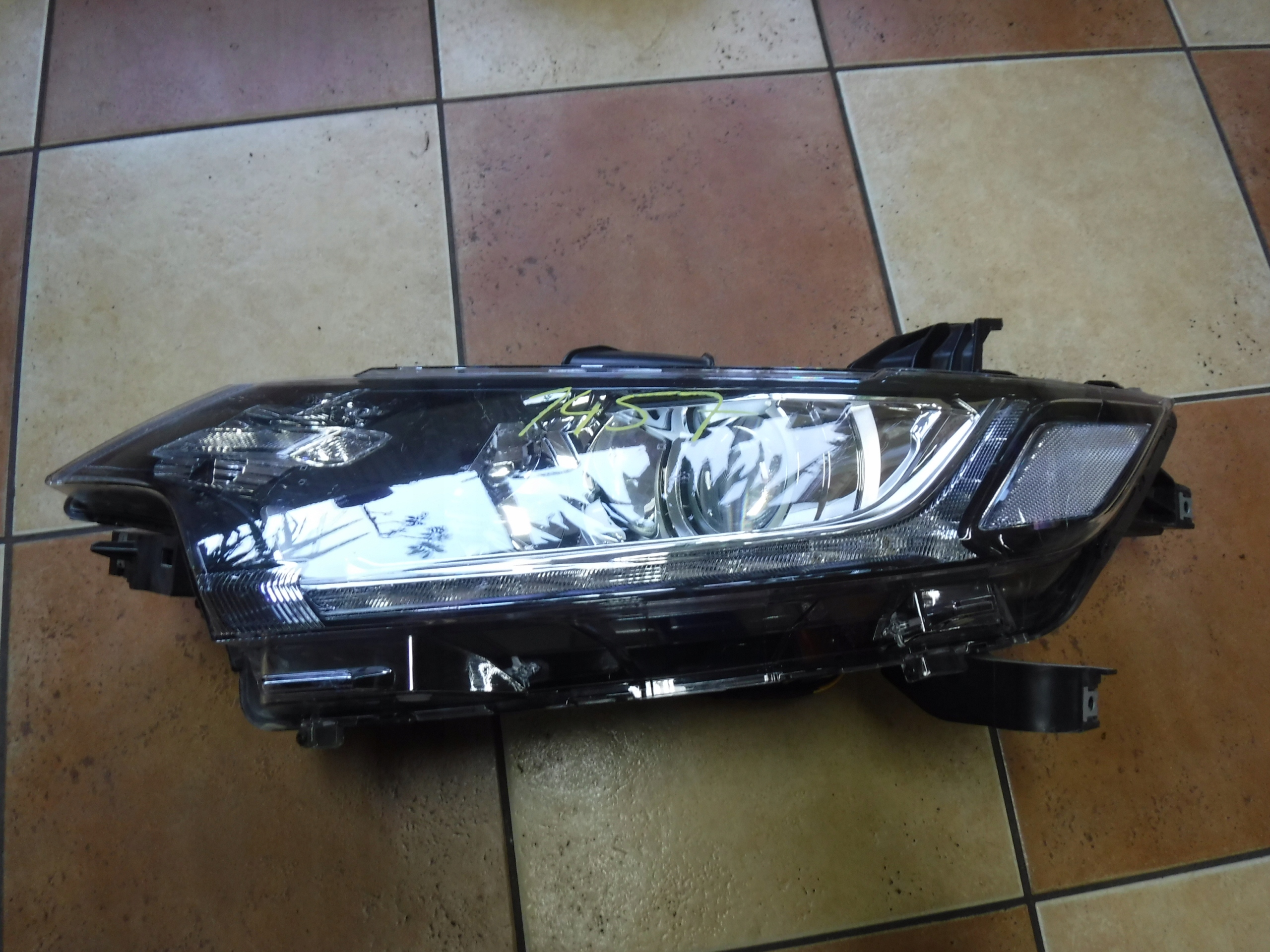 LAMPA PRZÓD PRZEDNIA OUTLANDER III ECM921-22A10 Strona zabudowy lewa