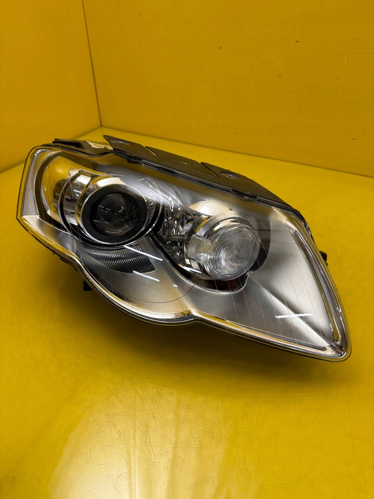 light right front VW Passat B6 Xenon positioning 89312669