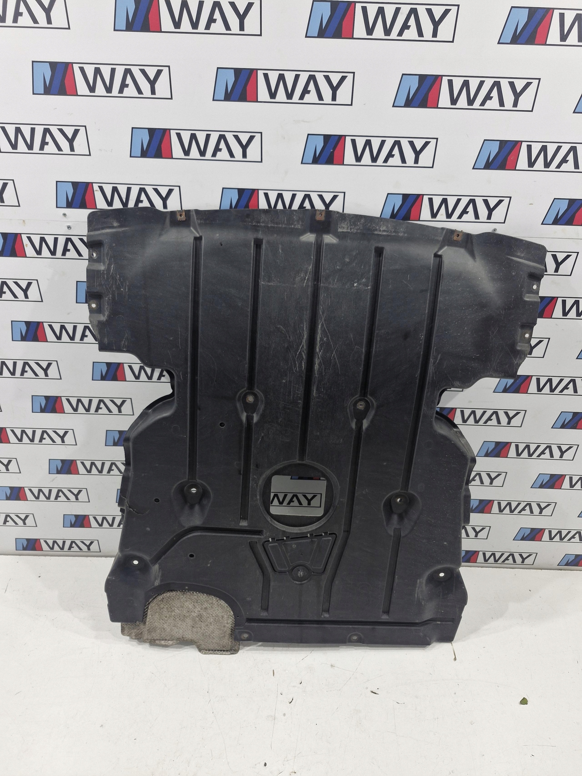 BMW E81 E82 E87 cover cover chassis of the engine