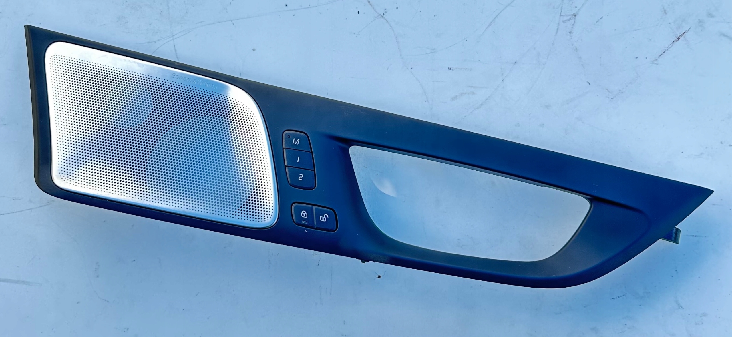 VOLVO V60 II PRAWA TAPICERA DRZWI OSŁONA RAMKA BOWERS & WILKINS