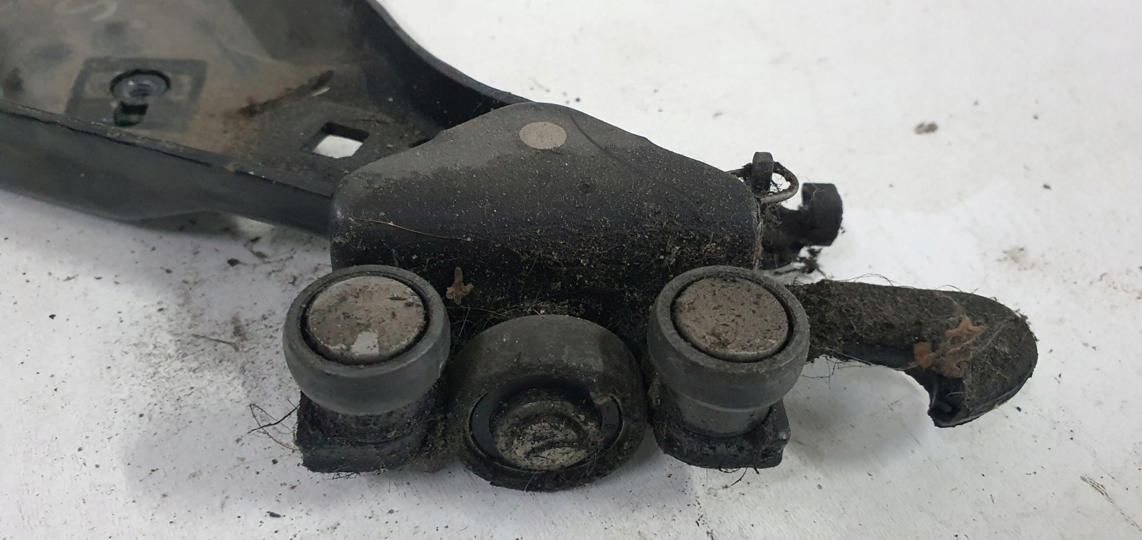 Peugeot 807 Citroen C8 ROLKI DRZWI PRAWY TYŁ MANUALNE Strona zabudowy tył - prawa