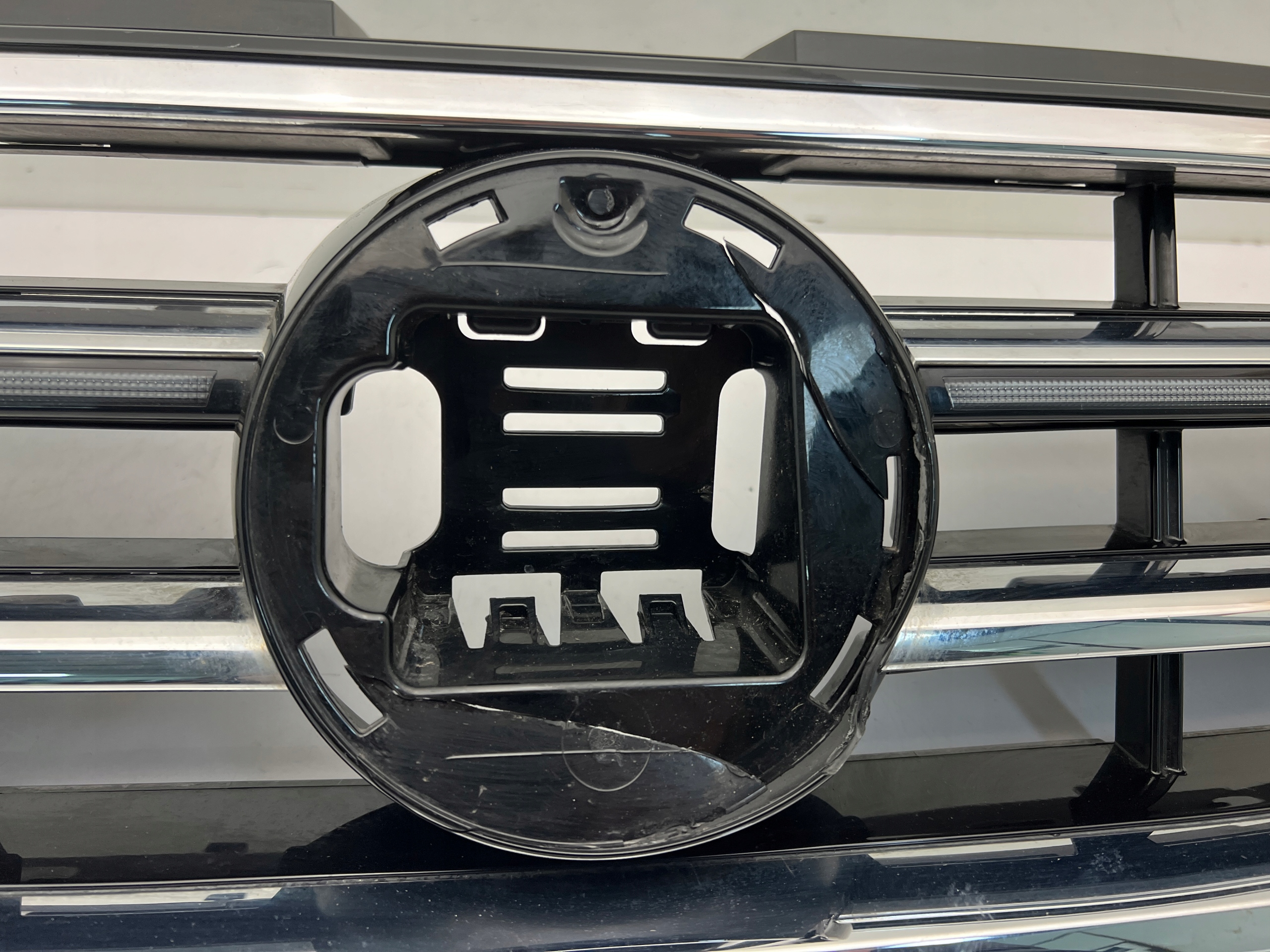 VW TIGUAN II ALLSPACE LIFT R-LINE ATRAPA GRILL ZDERZAKA PRZEDNIEGO LED DRL Wersja Europejska